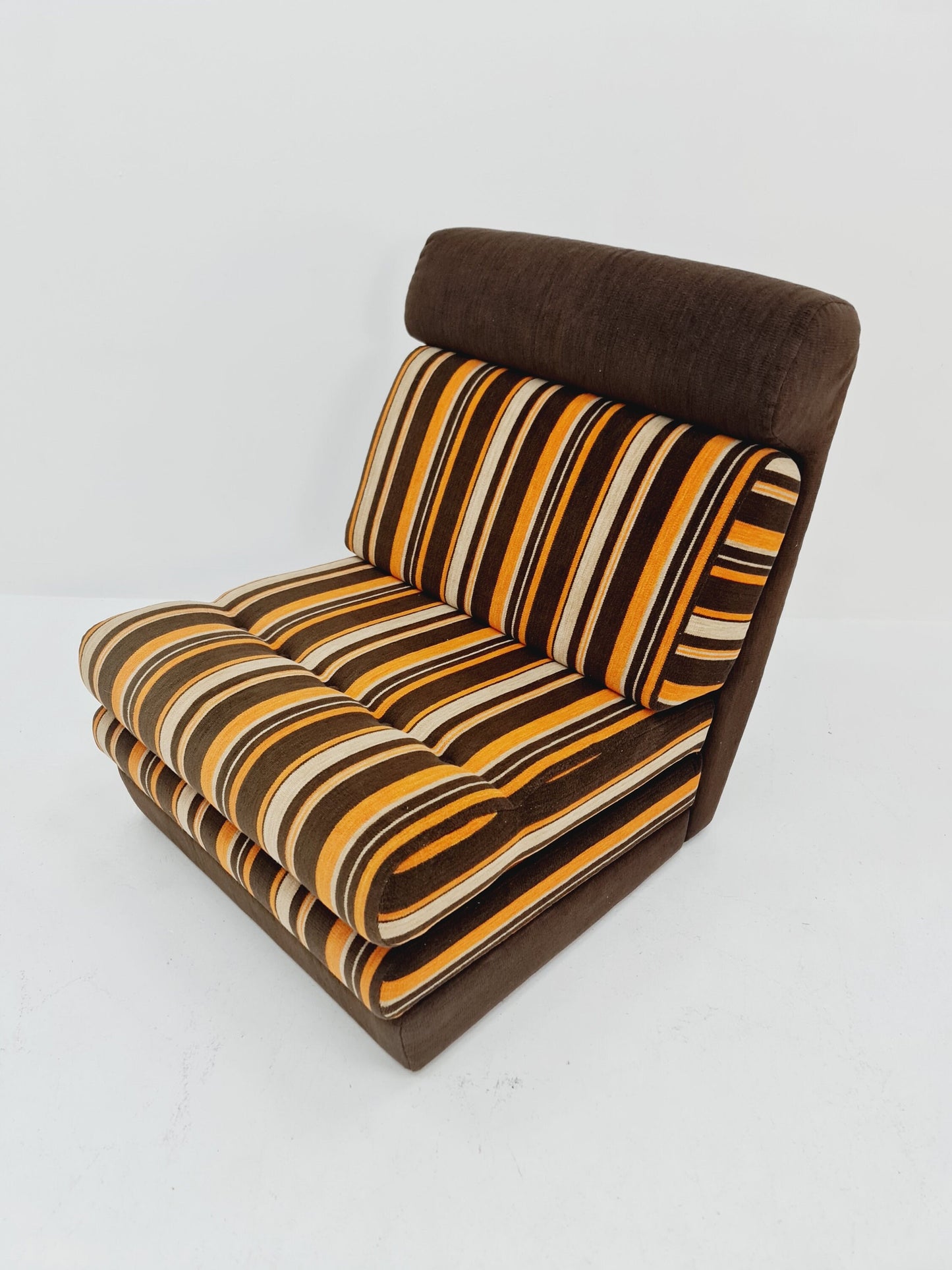 German space age singel couch extendable to bed, 1970s