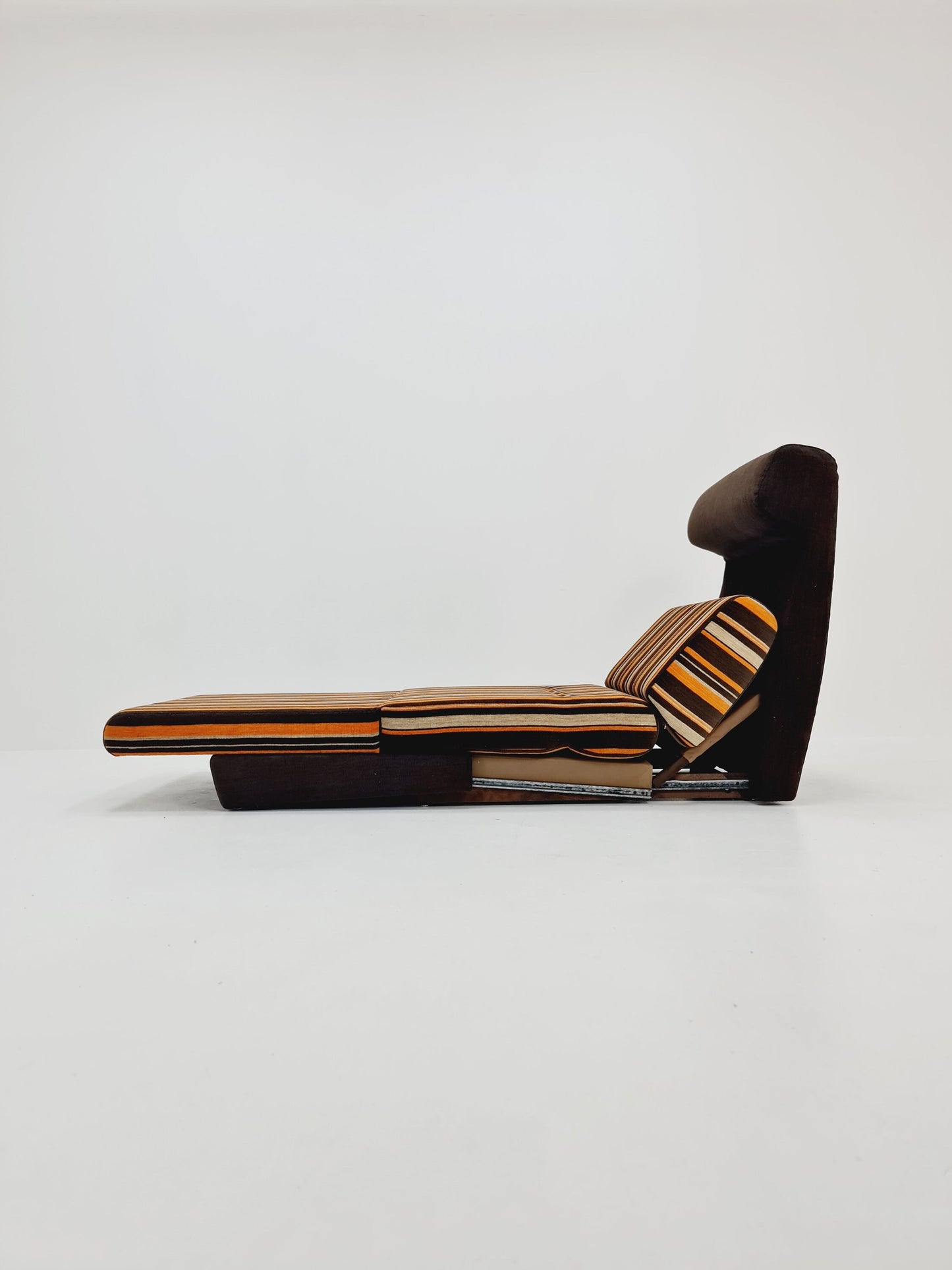 German space age singel couch extendable to bed, 1970s