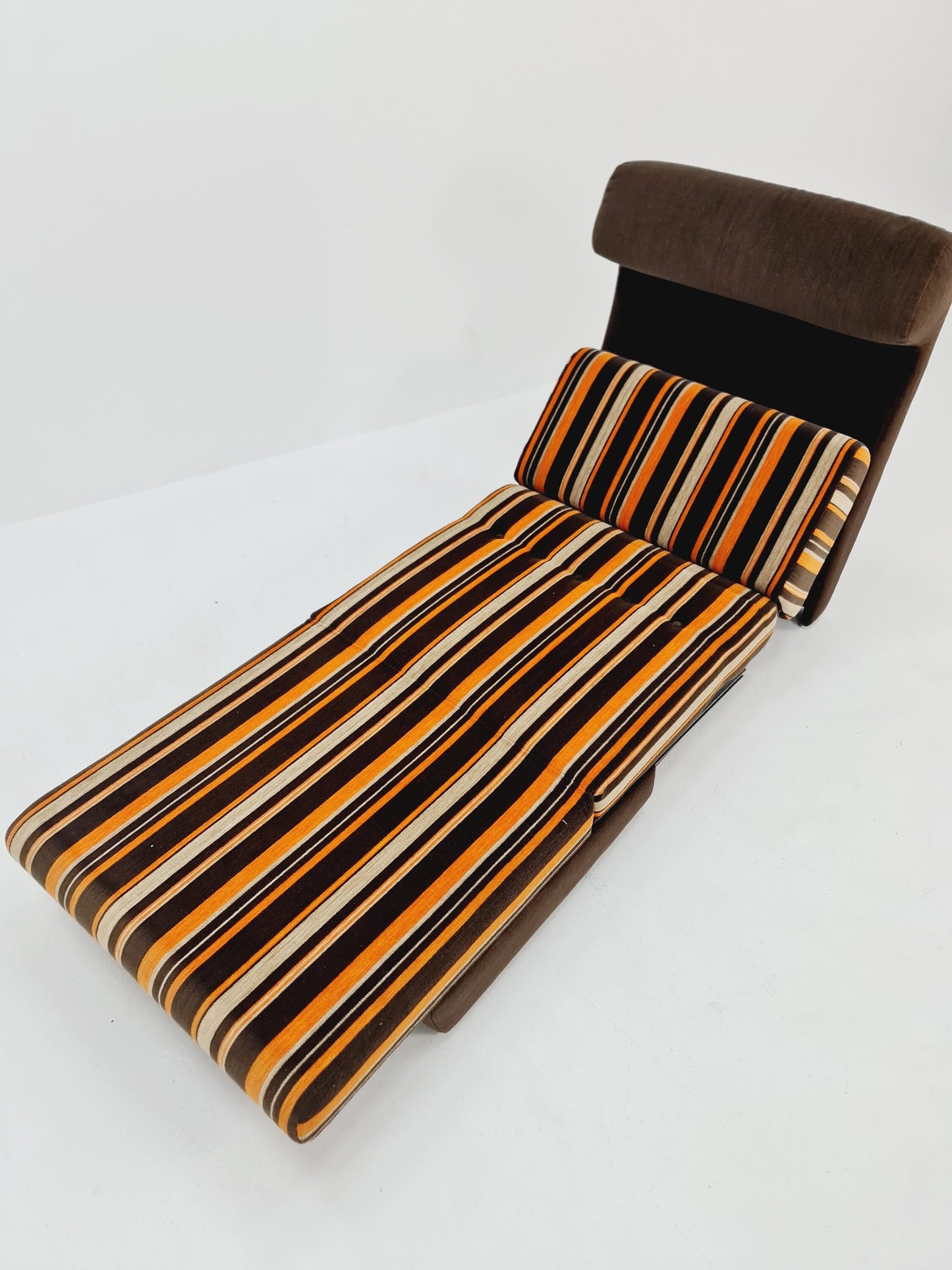 German space age singel couch extendable to bed, 1970s
