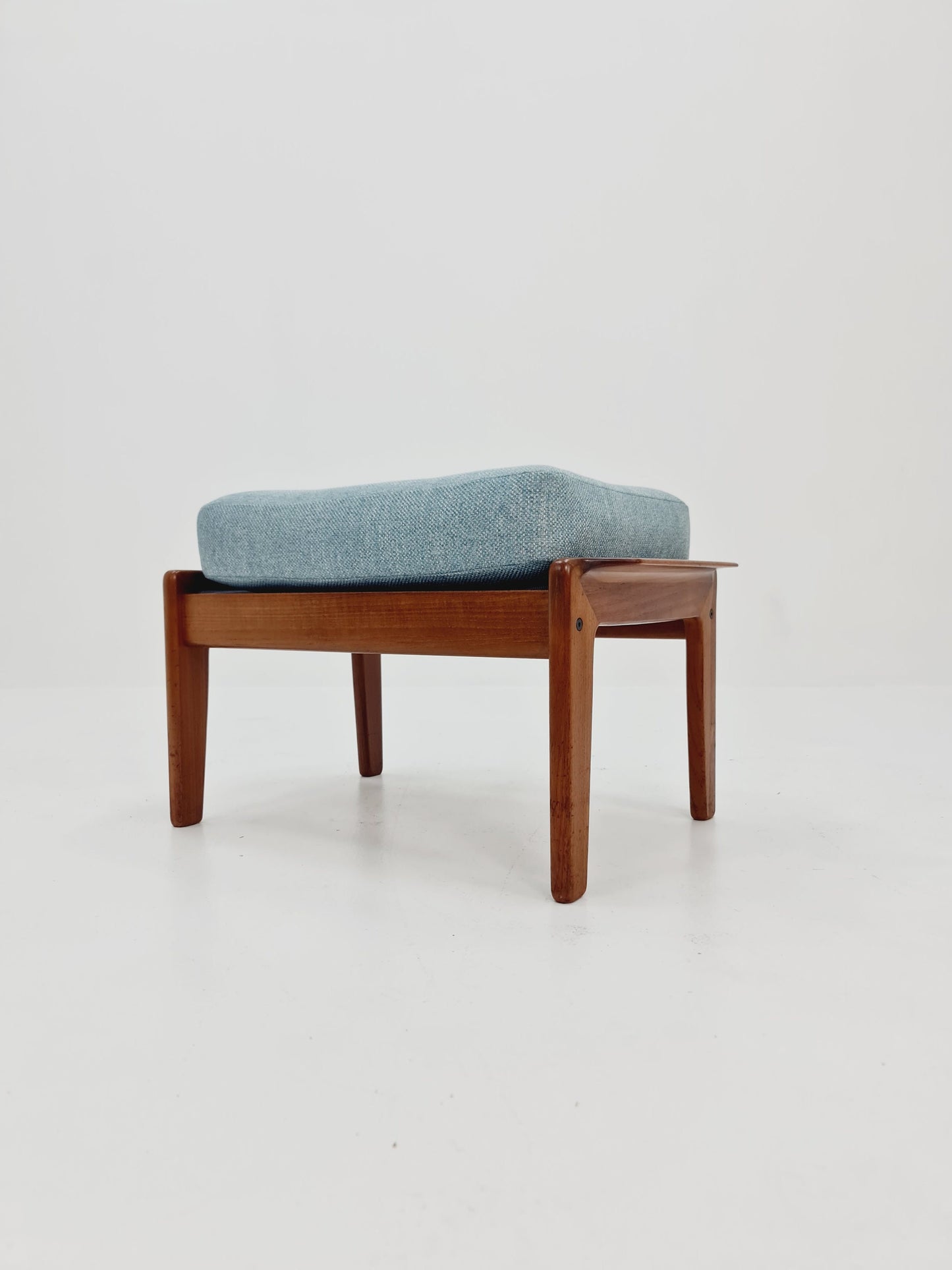 Mid century modern danish ottoman/stool, By Arne Wahl Iversen for komfort 1960s