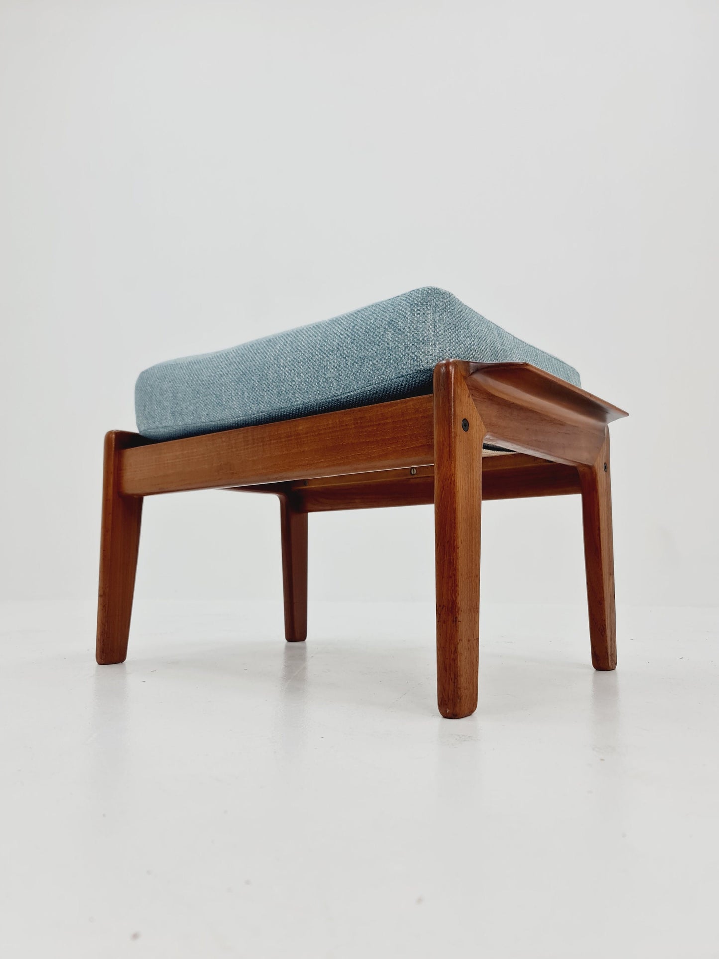 Mid century modern danish ottoman/stool, By Arne Wahl Iversen for komfort 1960s