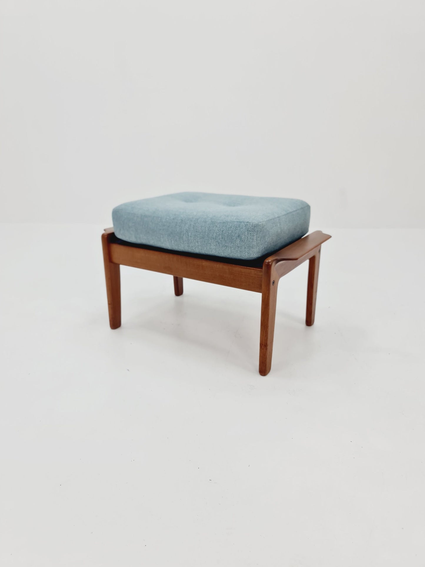 Mid century modern danish ottoman/stool, By Arne Wahl Iversen for komfort 1960s
