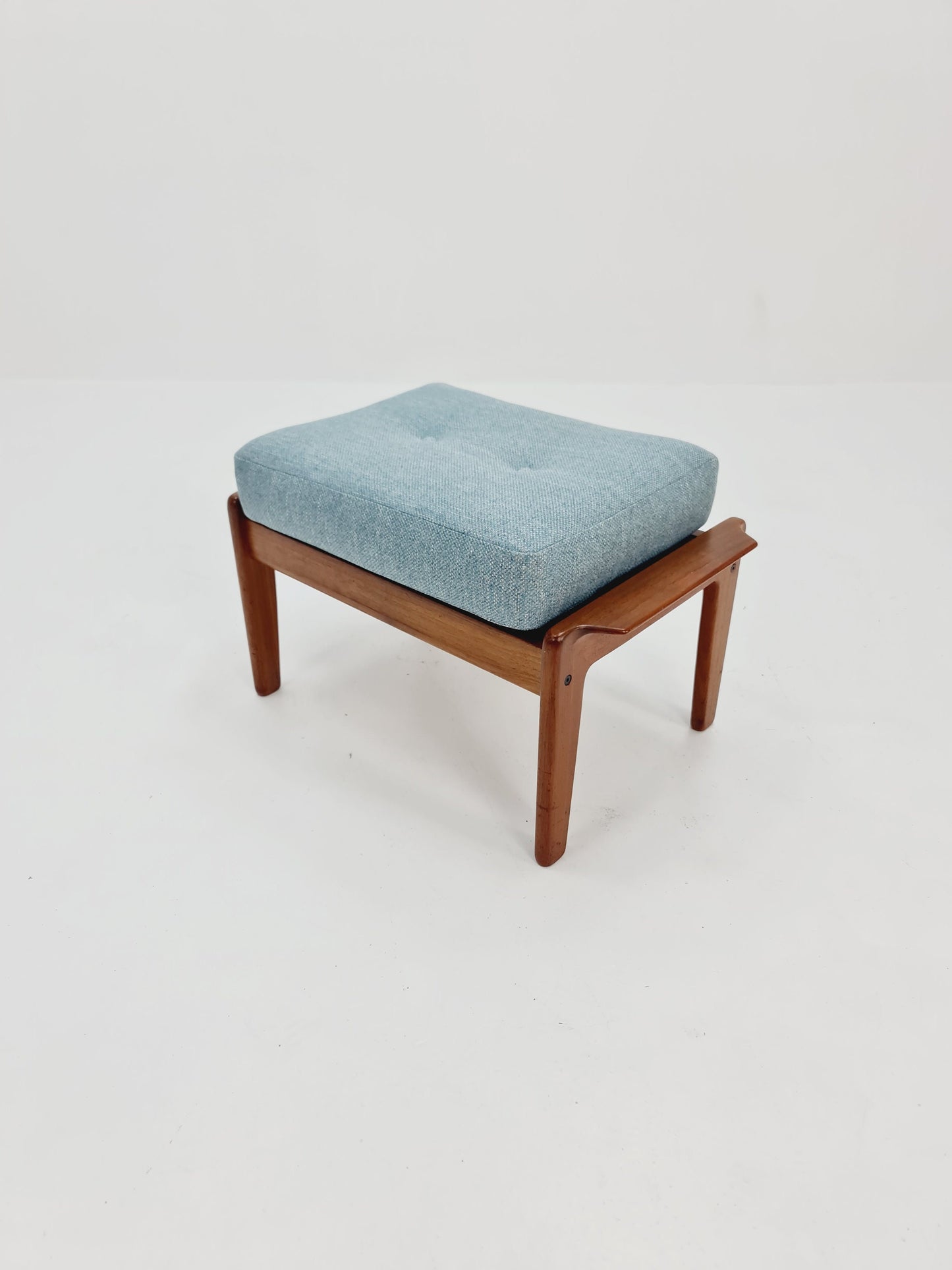Mid century modern danish ottoman/stool, By Arne Wahl Iversen for komfort 1960s