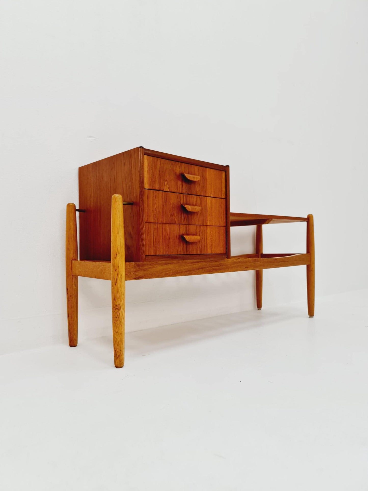 Danish teak & oak telefon table/ hallway table Arne wahl Iversen, 1960s