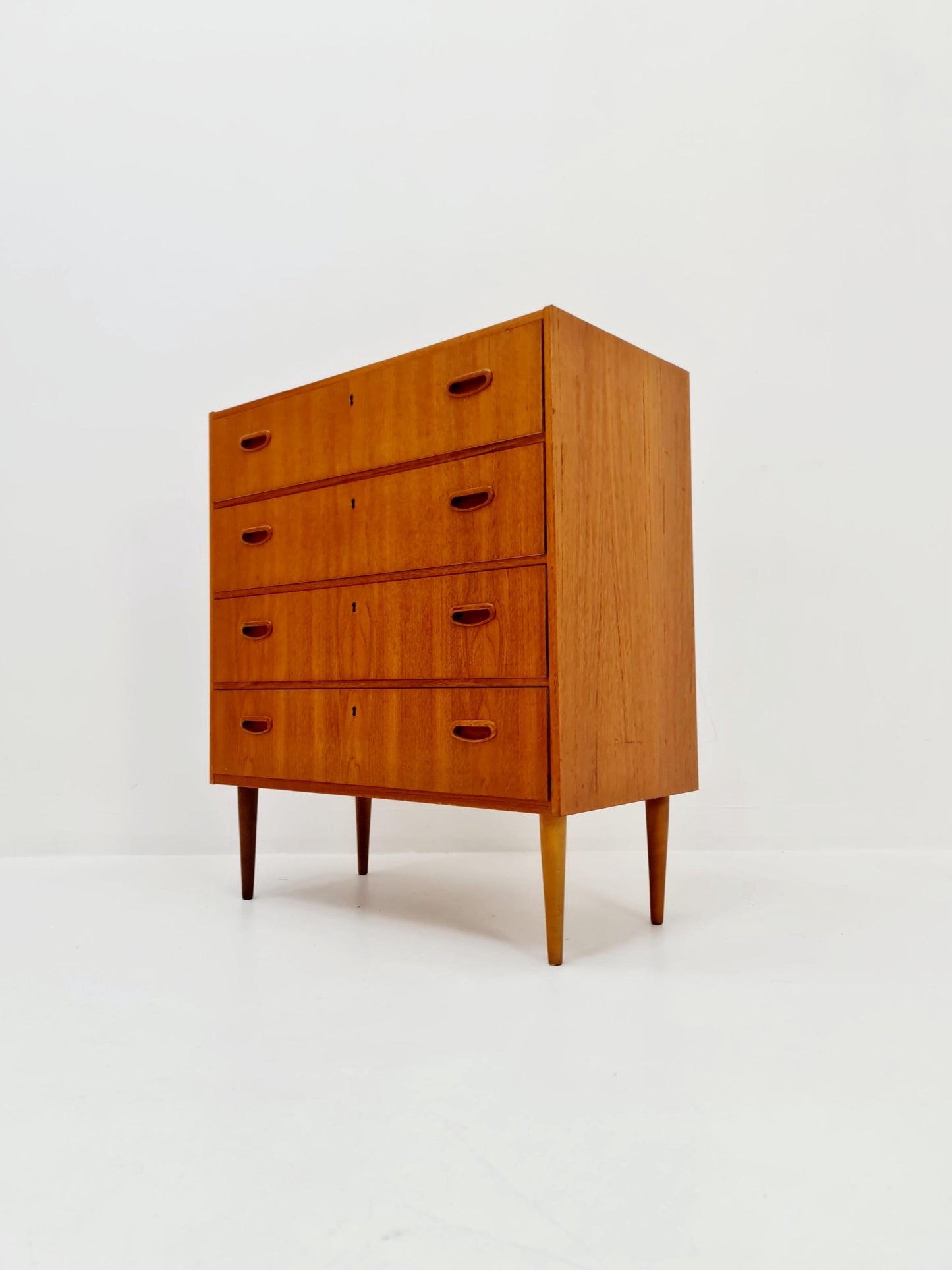 Midcentury danish design chest of drawers / drawer dresser /4 drawers cabinet, 1960s
