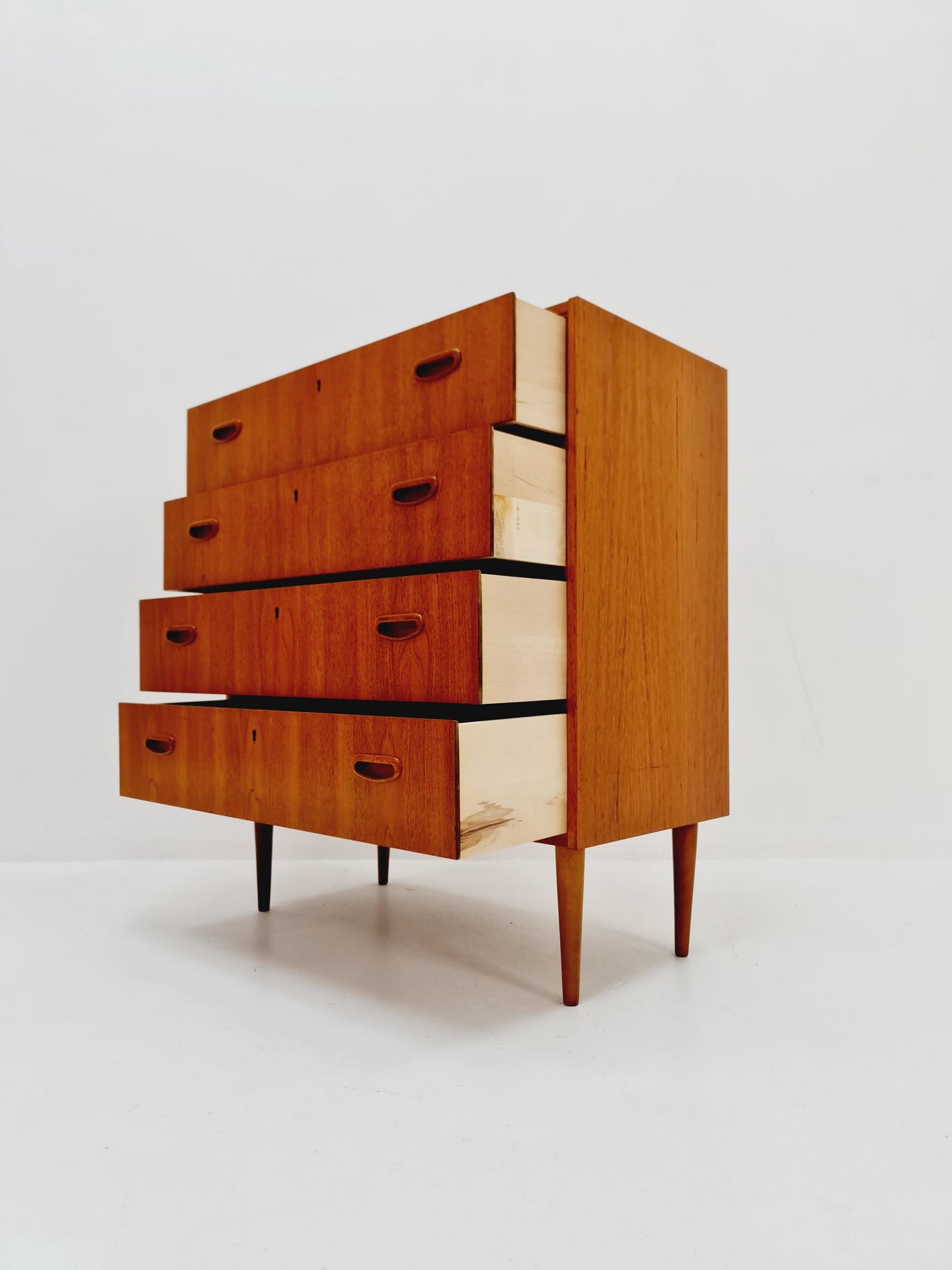 Midcentury danish design chest of drawers / drawer dresser /4 drawers cabinet, 1960s