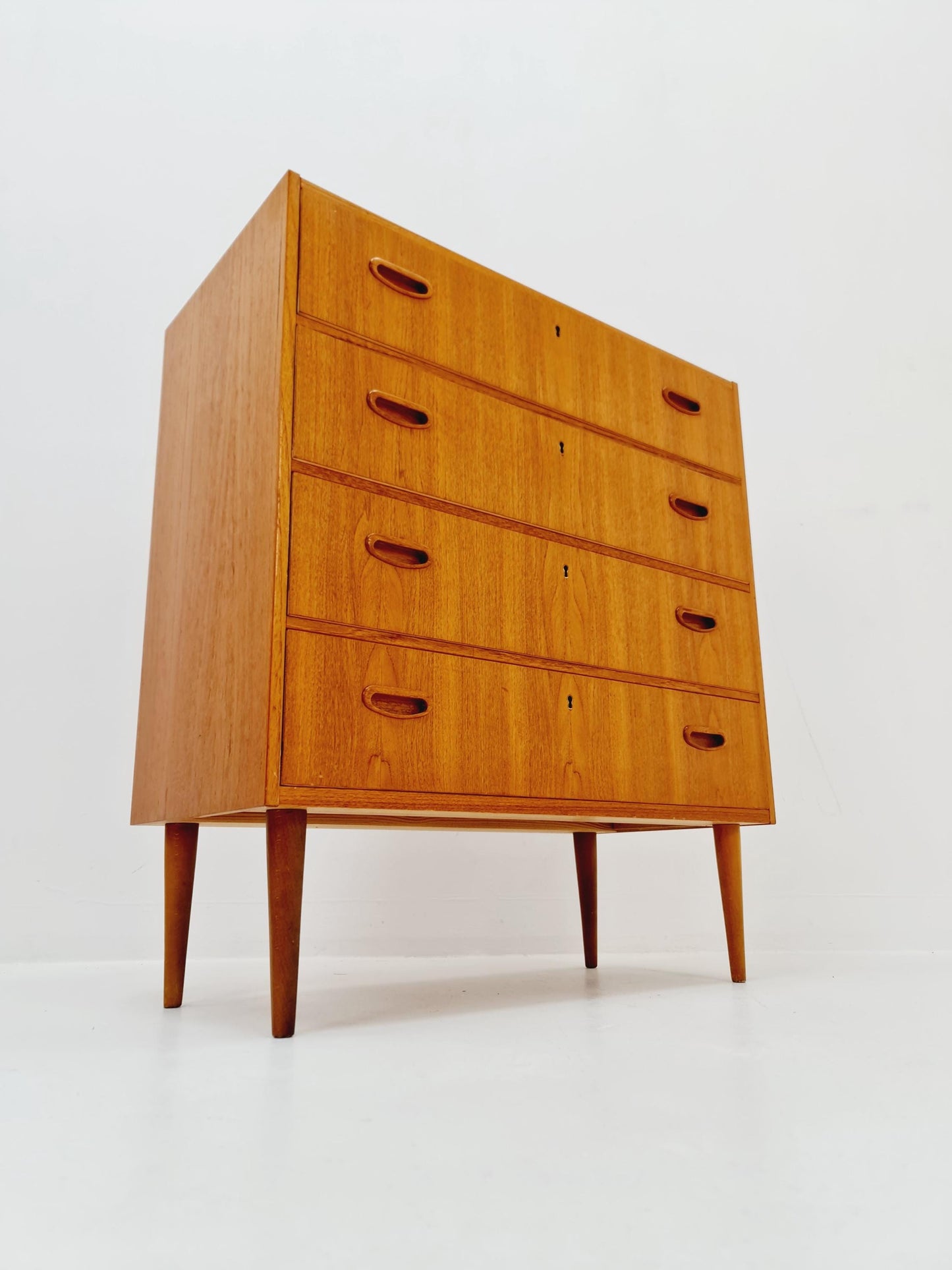 Midcentury danish design chest of drawers / drawer dresser /4 drawers cabinet, 1960s