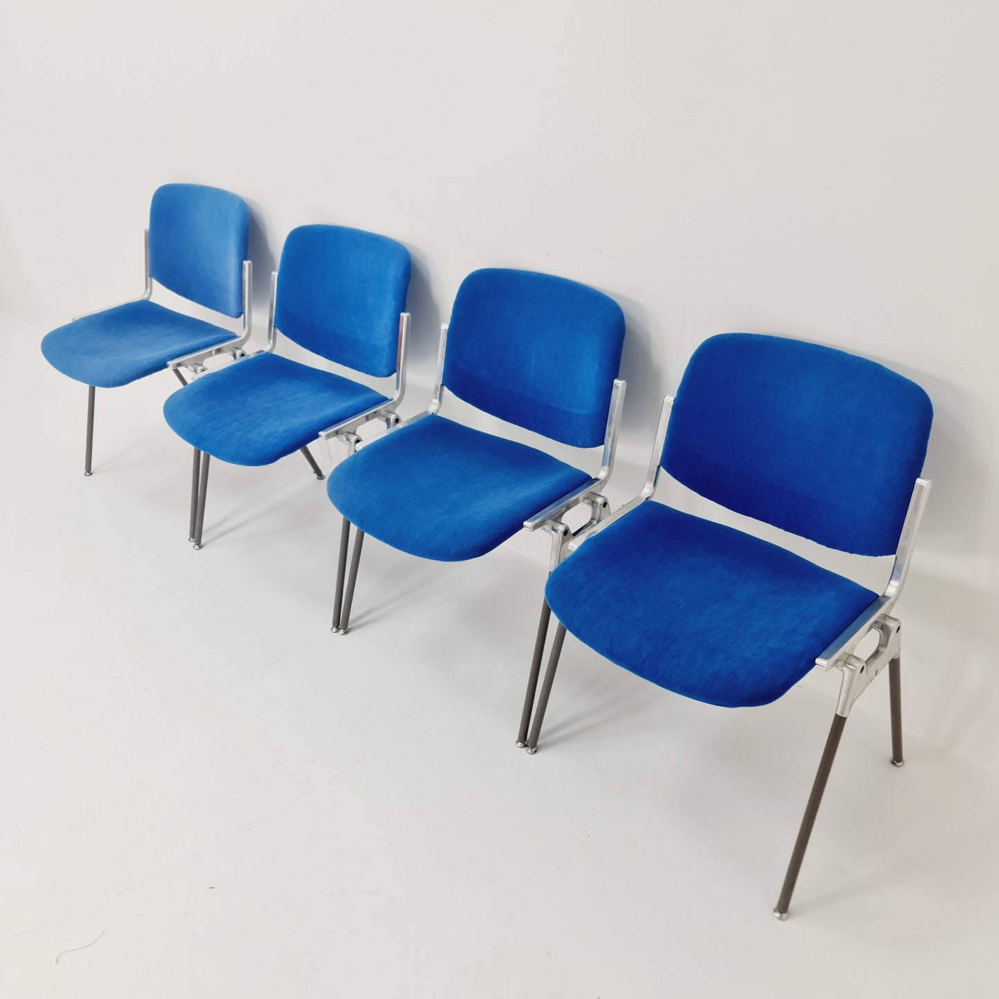 Set of 4 Italian Mid-Century Modern DSC Chairs by Giancarlo Piretti for Castelli / Anonima Castelli, 1970s