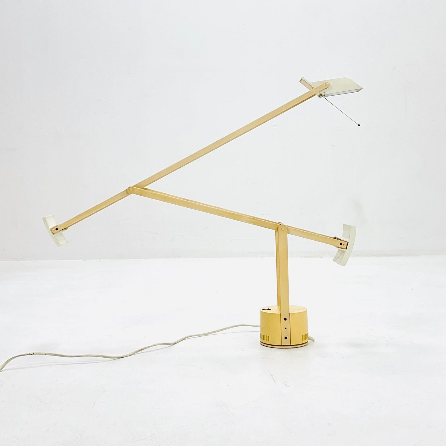 1 of 2 Vintage white Italian Tizio Table Lamp by Richard Sapper for Artemide, 1972