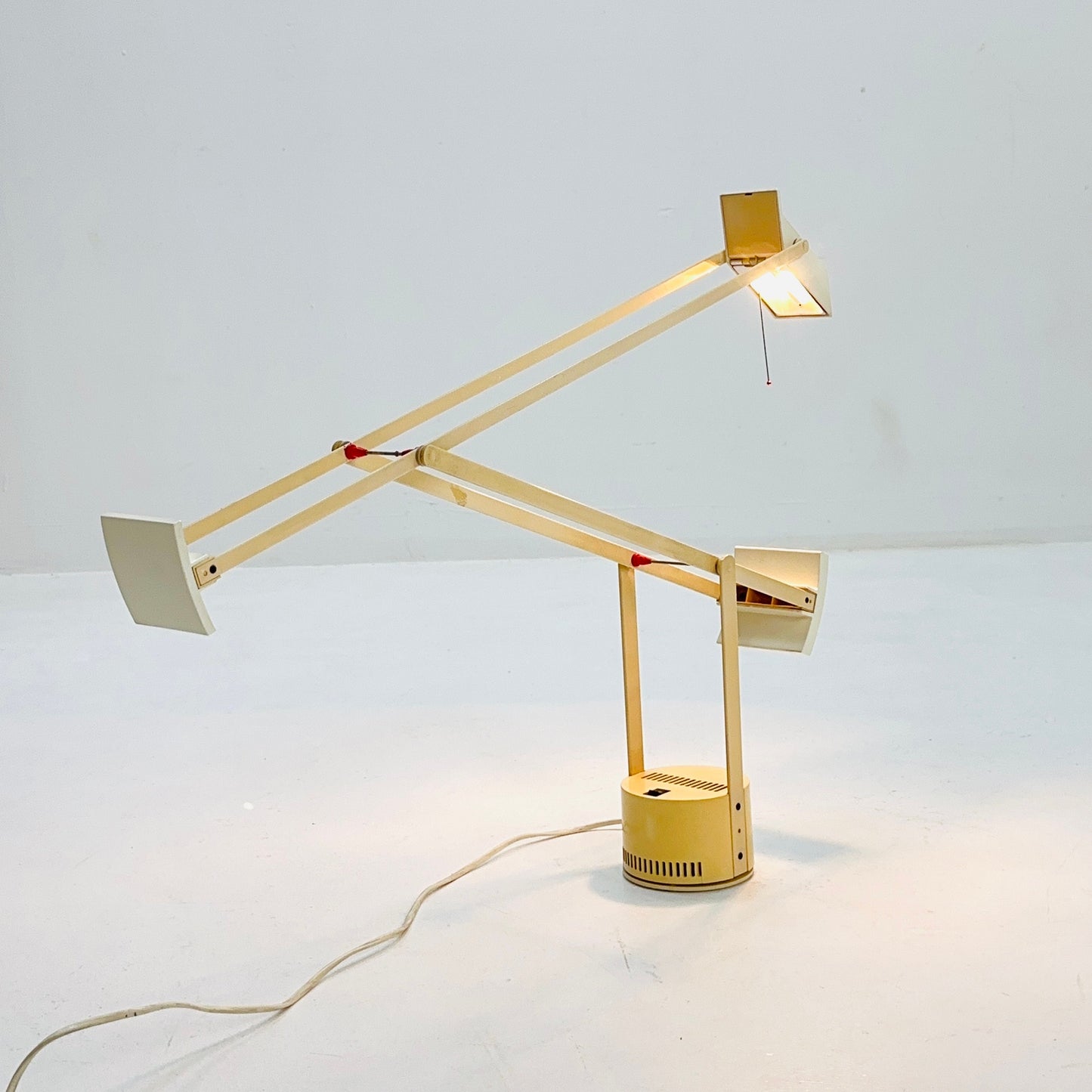 1 of 2 Vintage white Italian Tizio Table Lamp by Richard Sapper for Artemide, 1972