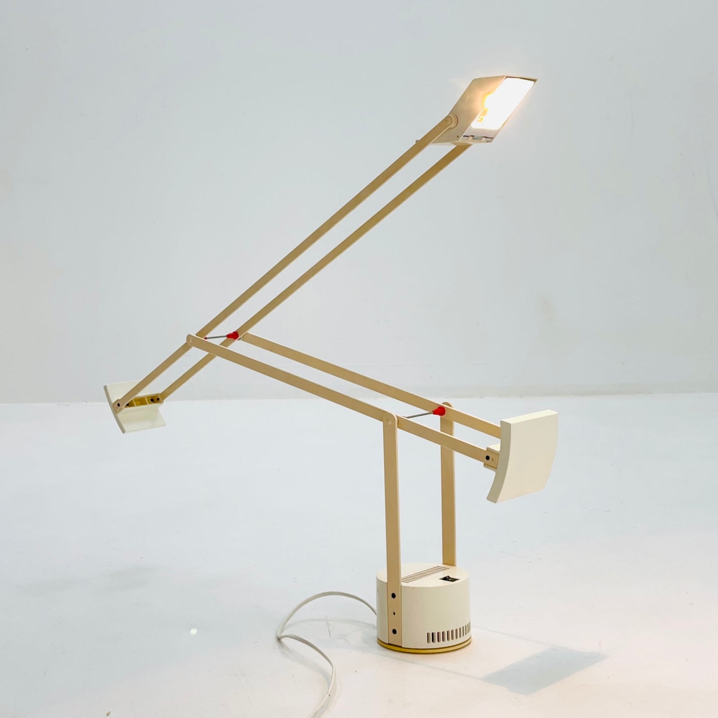 1 of 2 Vintage white Italian Tizio Table Lamp by Richard Sapper for Artemide, 1972