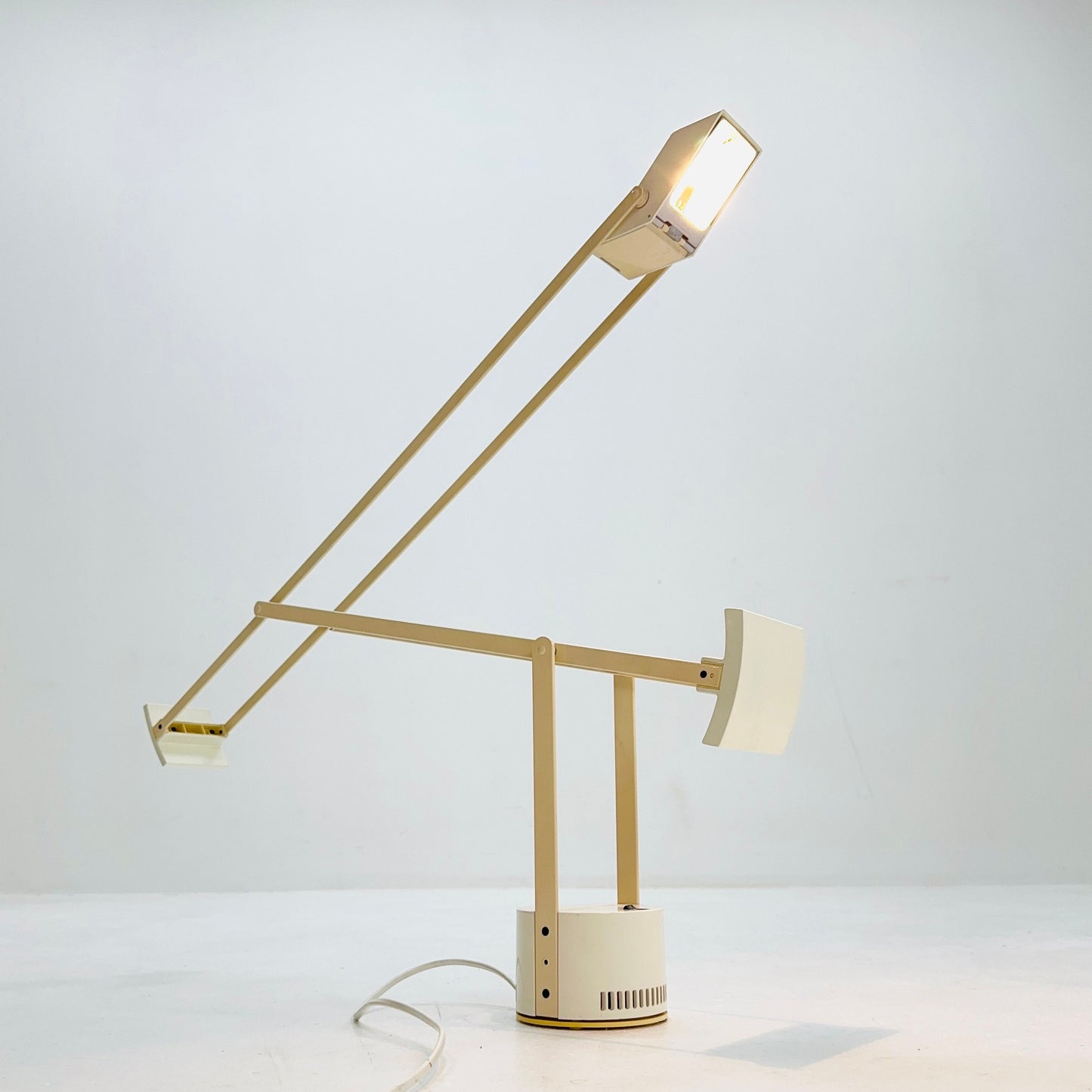1 of 2 Vintage white Italian Tizio Table Lamp by Richard Sapper for Artemide, 1972