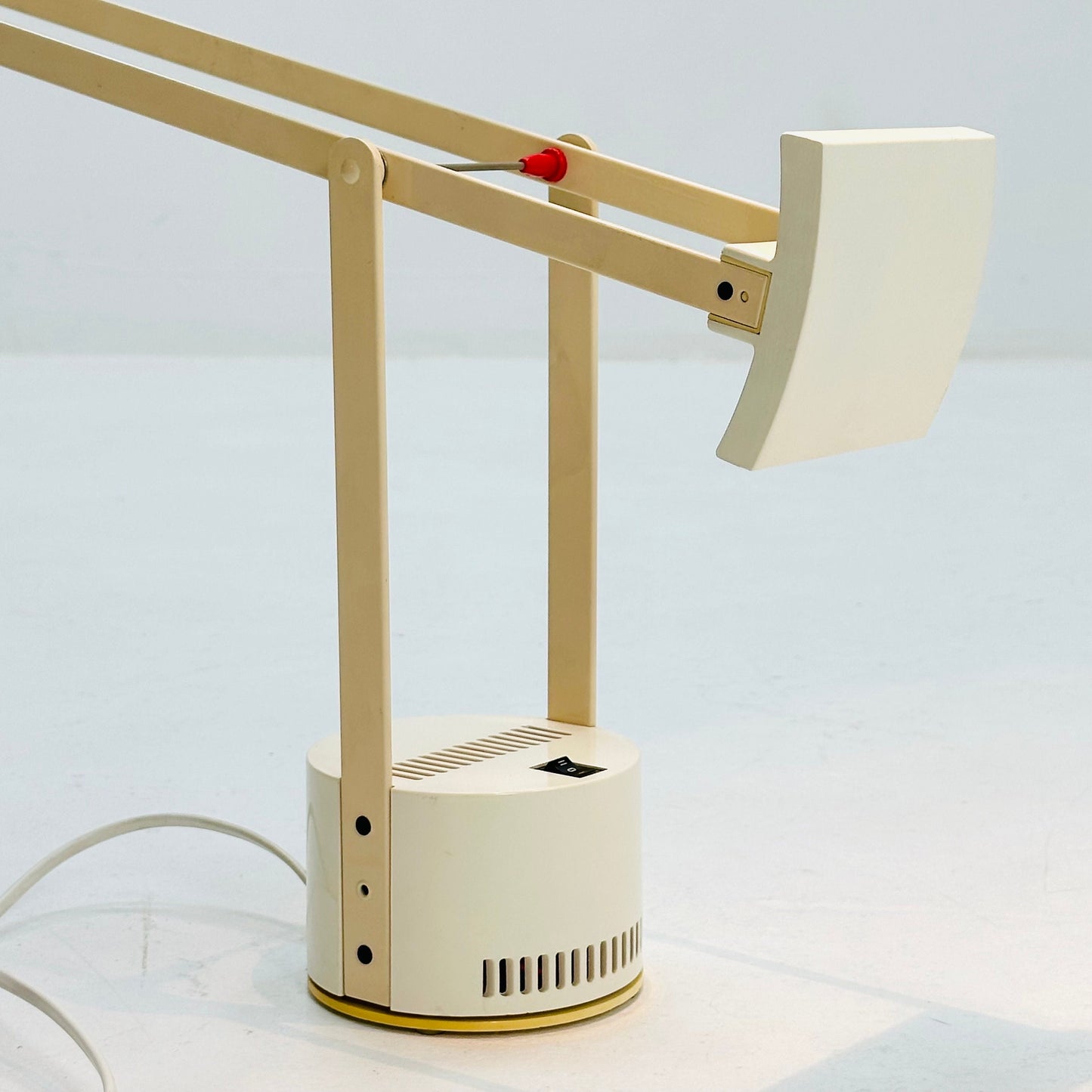1 of 2 Vintage white Italian Tizio Table Lamp by Richard Sapper for Artemide, 1972