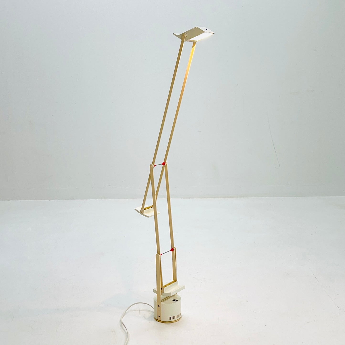 1 of 2 Vintage white Italian Tizio Table Lamp by Richard Sapper for Artemide, 1972