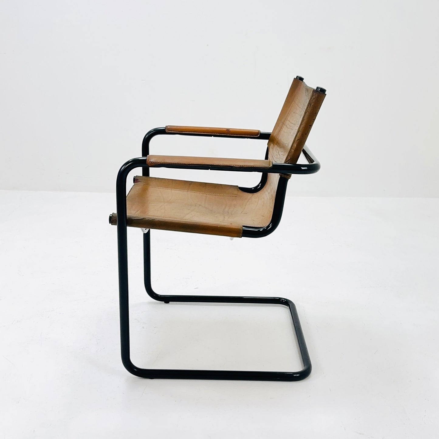 Mid century Bauhaus Visitor leather armchair for Mattei Grassi 1970s Italy