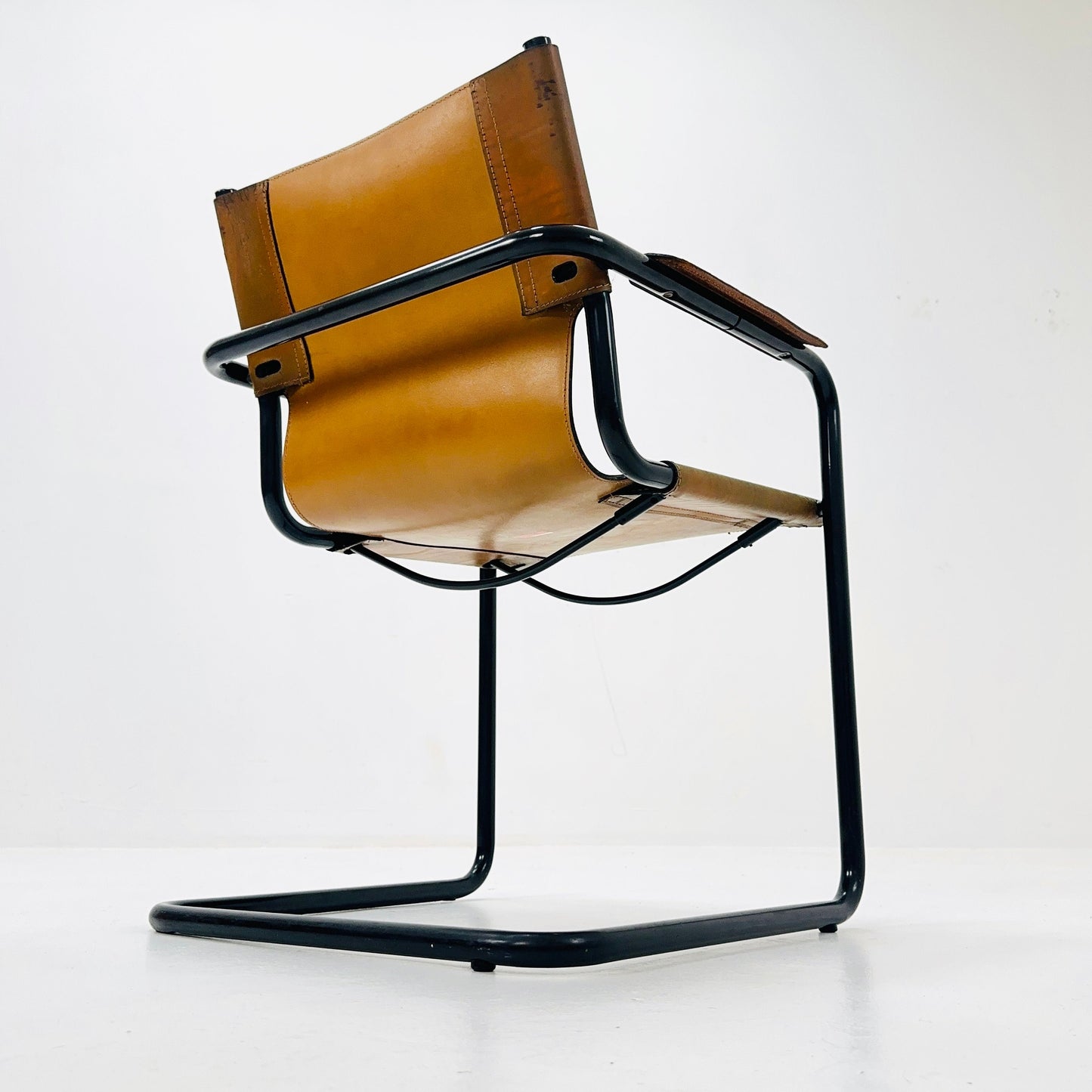 Mid century Bauhaus Visitor leather armchair for Mattei Grassi 1970s Italy