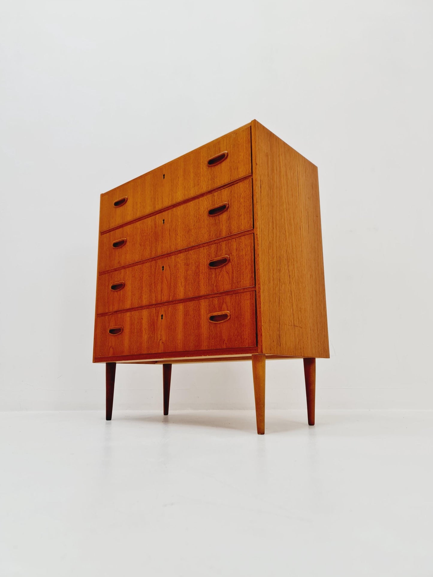 Midcentury danish design chest of drawers / drawer dresser /4 drawers cabinet, 1960s