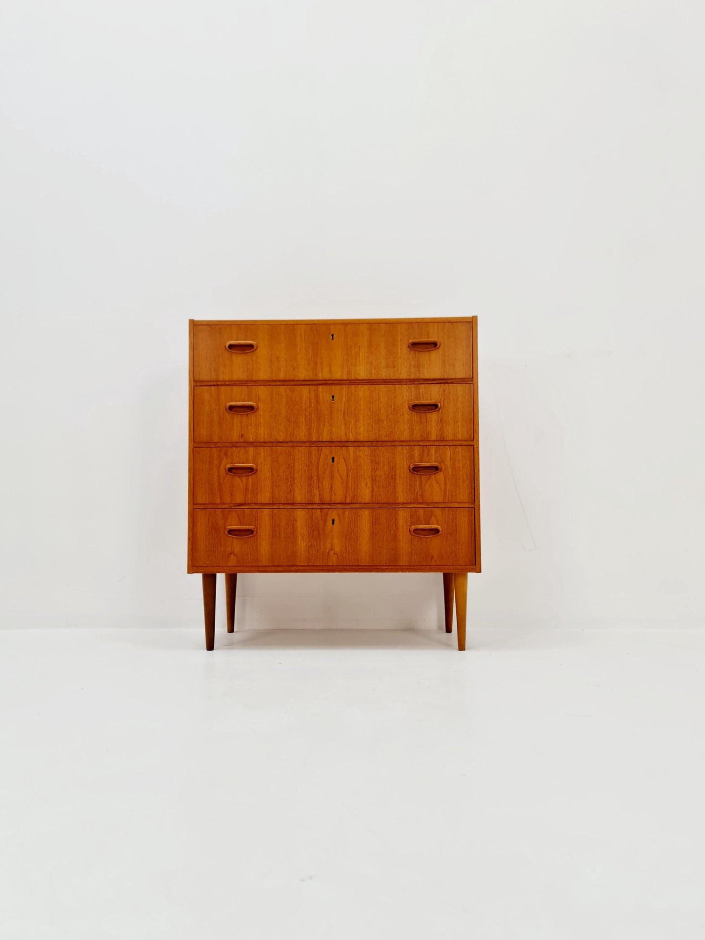 Midcentury danish design chest of drawers / drawer dresser /4 drawers cabinet, 1960s