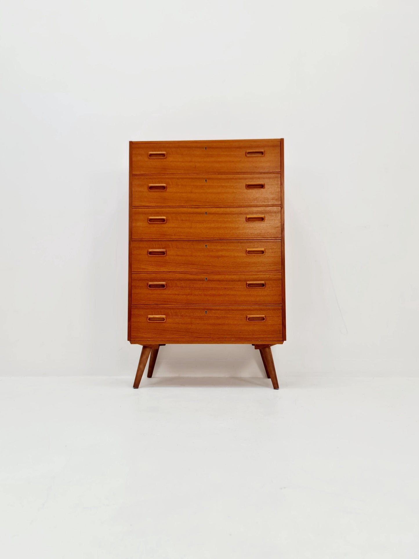 Midcentury Danish teak chest of drawers / drawer dresser / cabinet, 1960s