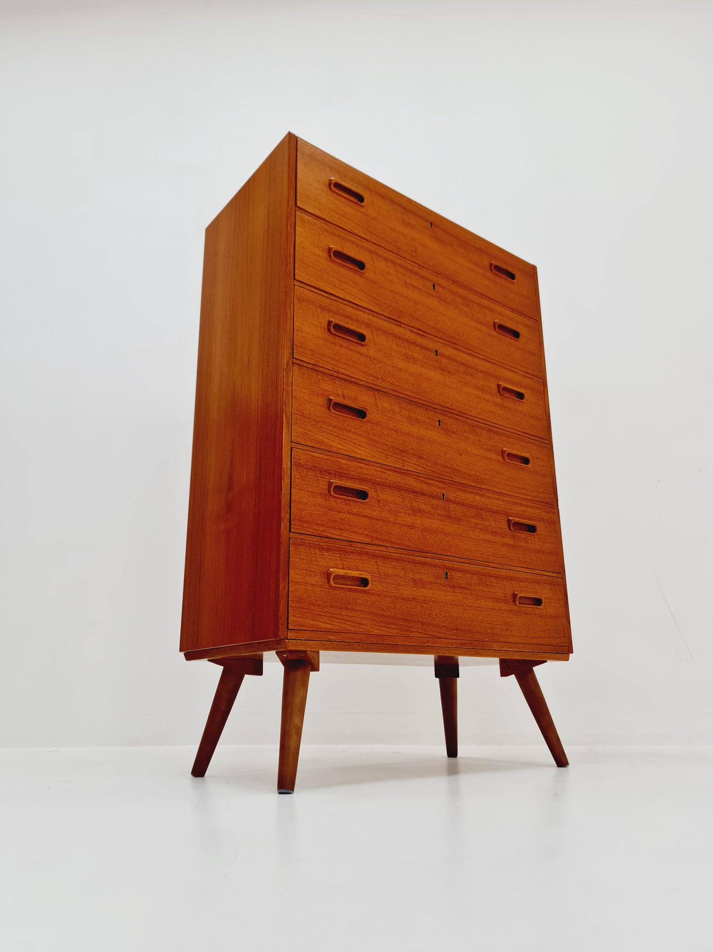 Midcentury Danish teak chest of drawers / drawer dresser / cabinet, 1960s