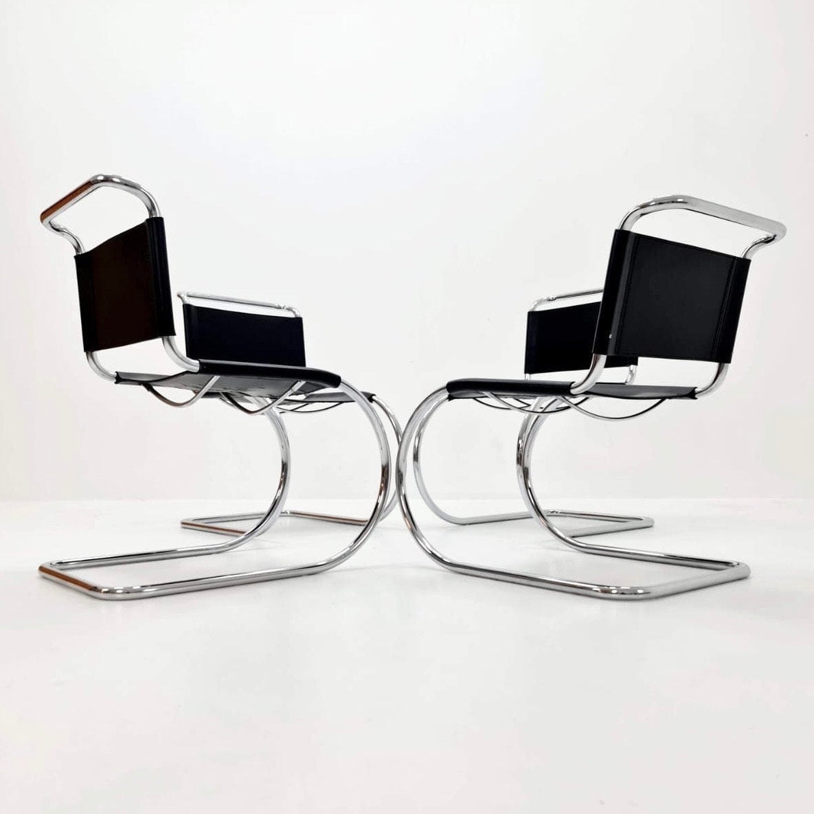 Set of 4 MR10 lounge black leather chairs design by Ludwig Mies van der Rohe , 1980s Italy