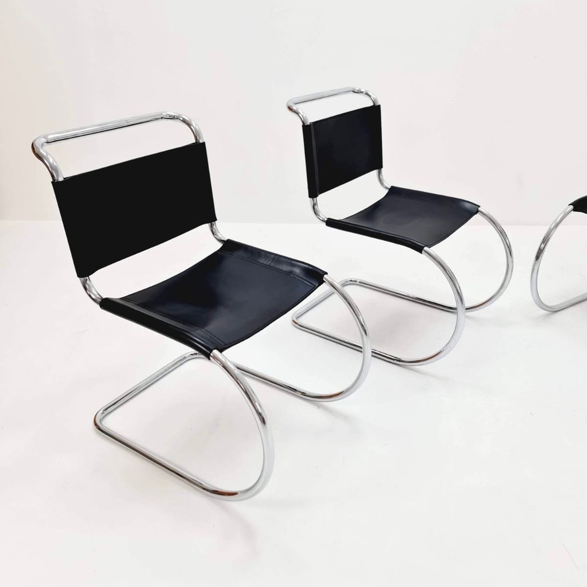 Set of 4 MR10 lounge black leather chairs design by Ludwig Mies van der Rohe , 1980s Italy