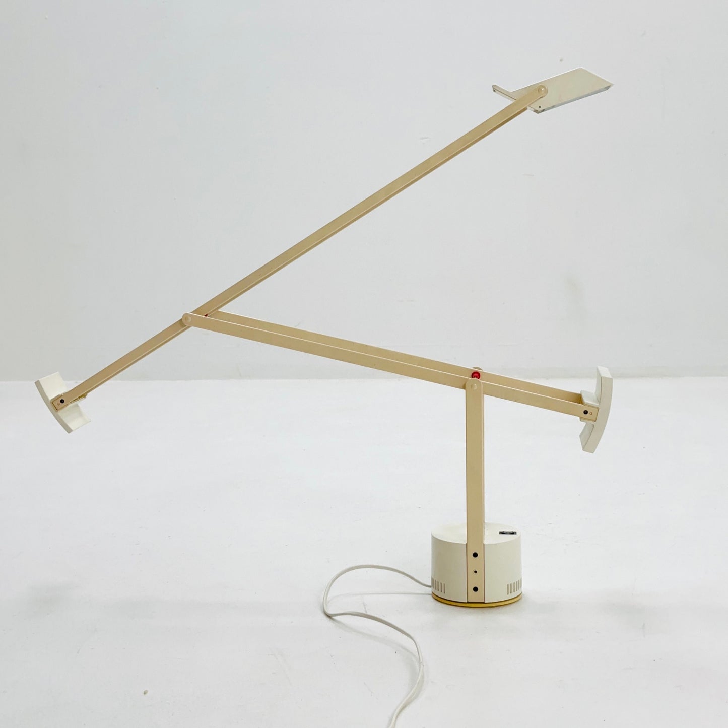 1 of 2 Vintage white Italian Tizio Table Lamp by Richard Sapper for Artemide, 1972