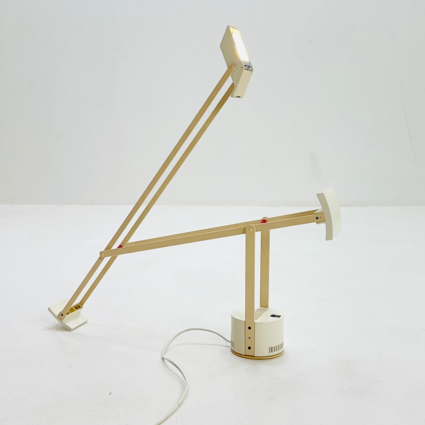 1 of 2 Vintage white Italian Tizio Table Lamp by Richard Sapper for Artemide, 1972