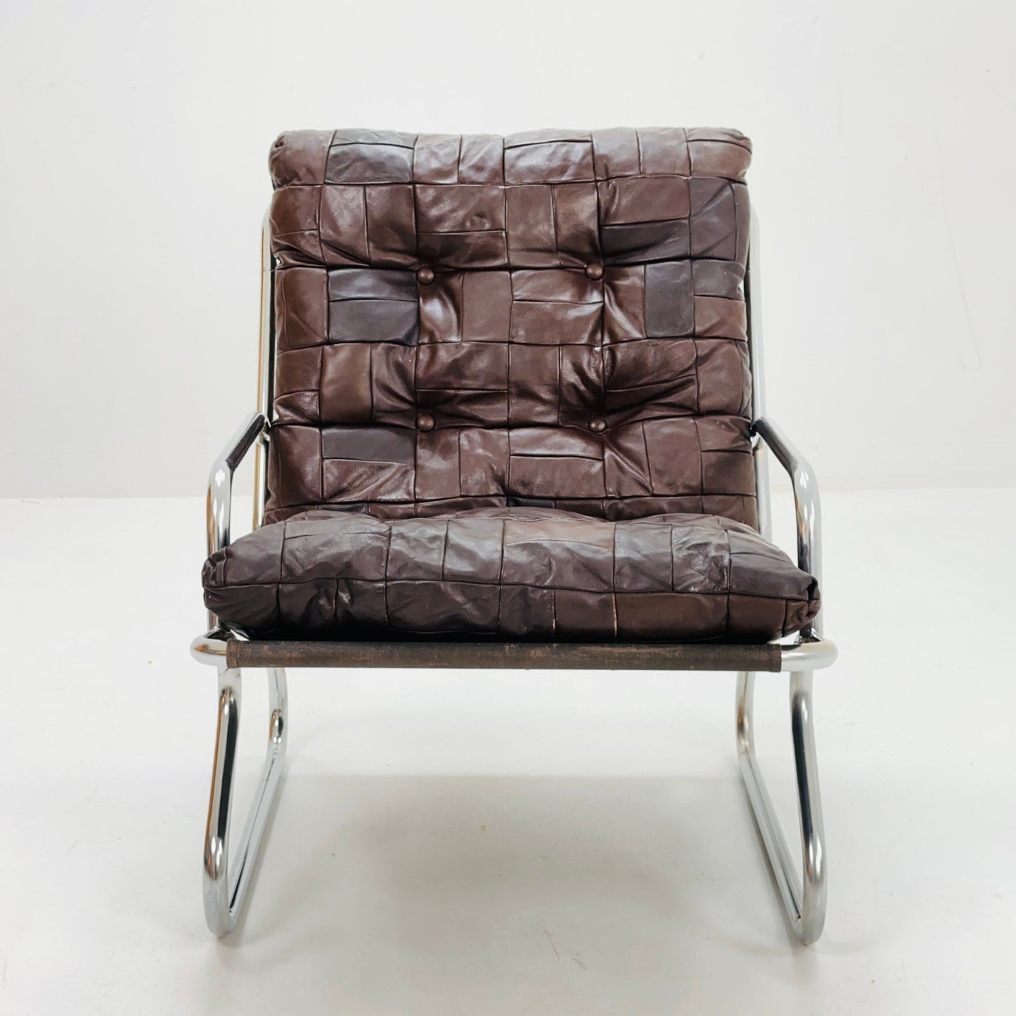 Mid-century sling brown leather lounge chair by Peter Hoyte, 1960s
