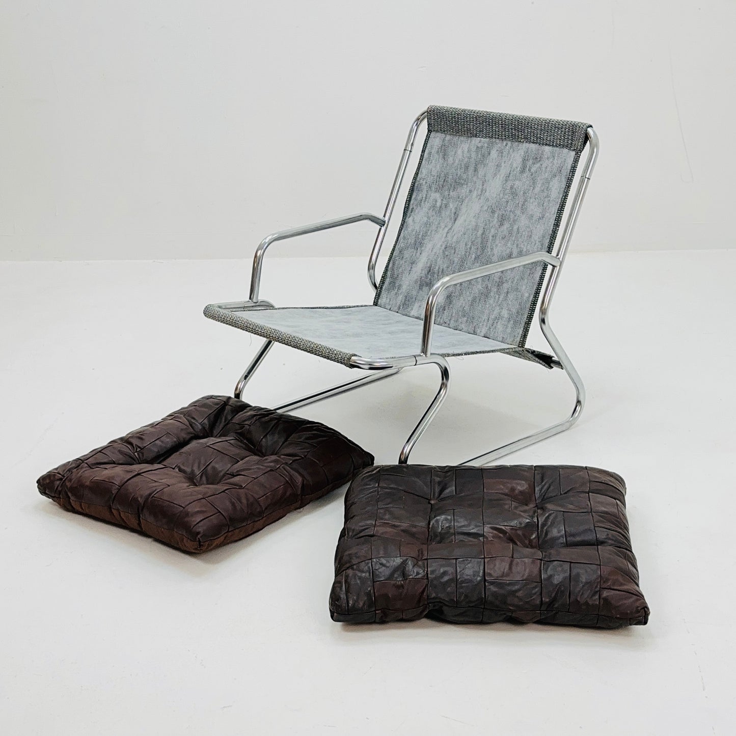 Mid-century sling brown leather lounge chair by Peter Hoyte, 1960s