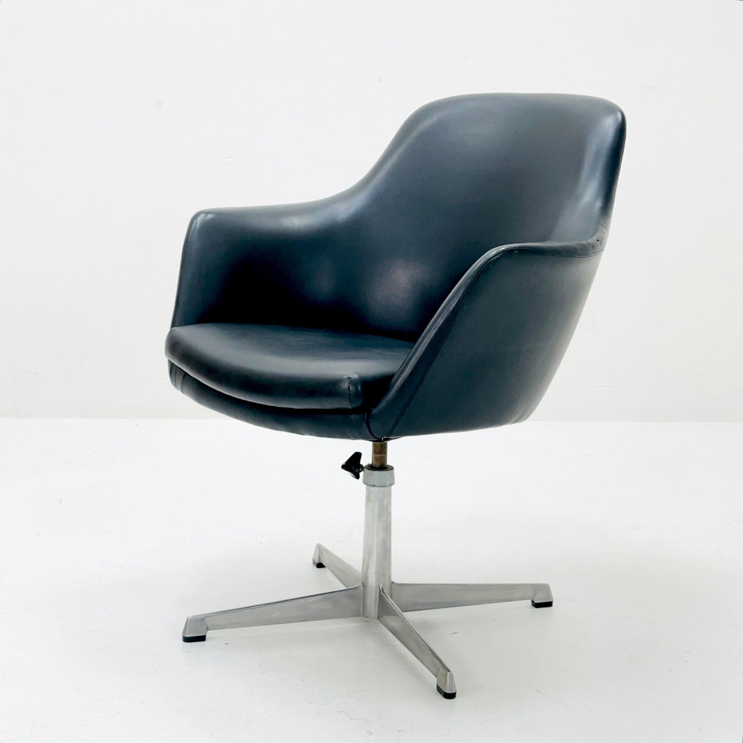 Mid century Olli Mannermaa black Leather Kilta armchair by Eugen Schmidt & Cassina Martela 1970s