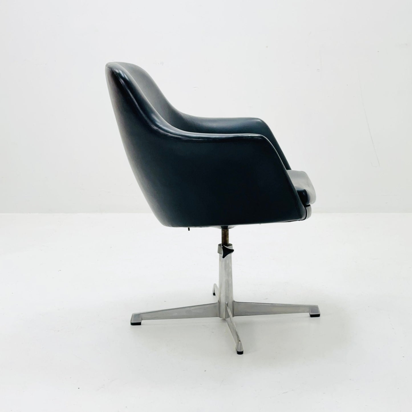 Mid century Olli Mannermaa black Leather Kilta armchair by Eugen Schmidt & Cassina Martela 1970s