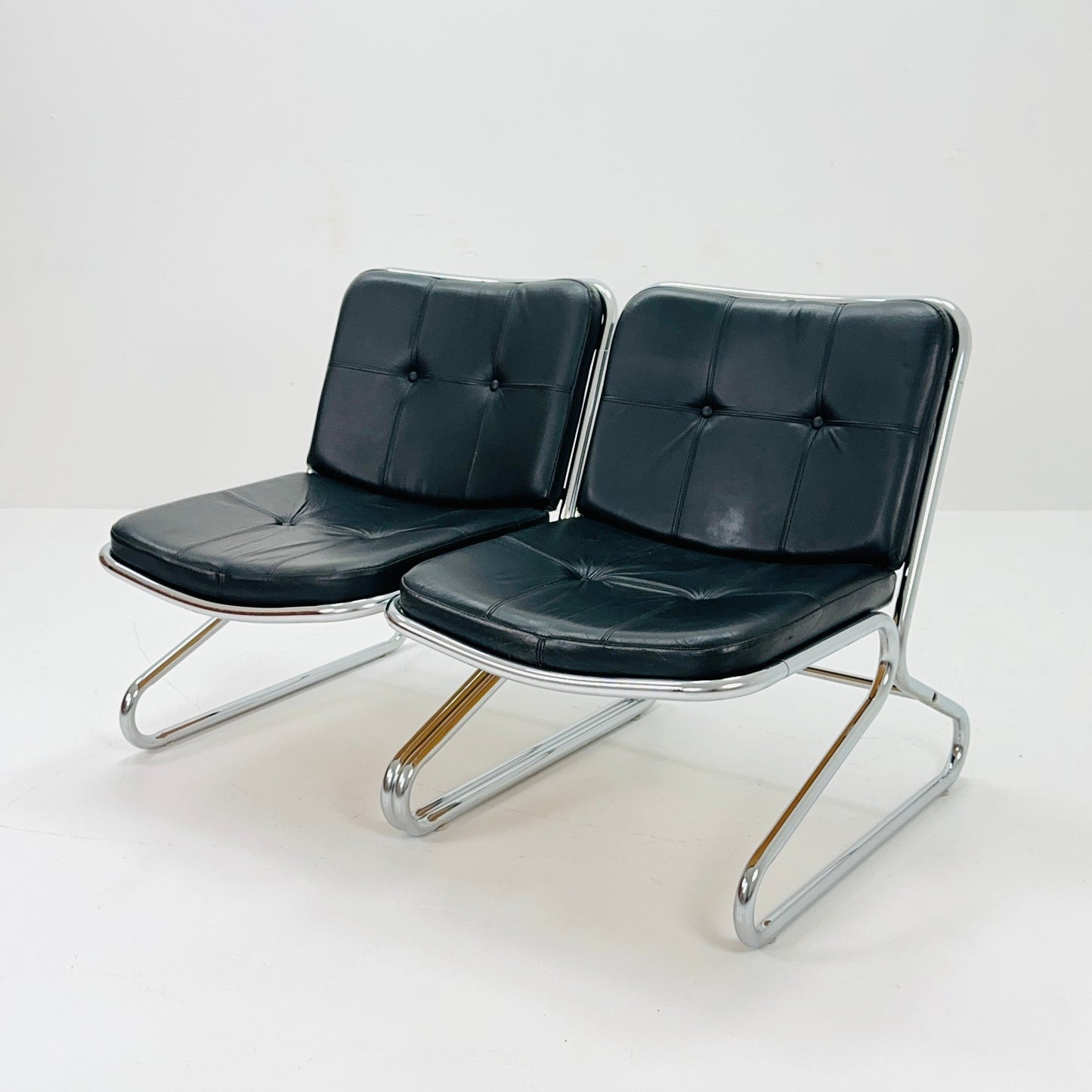 Mid century Bauhaus tubular lounge Chair black leather Italy 1980s
