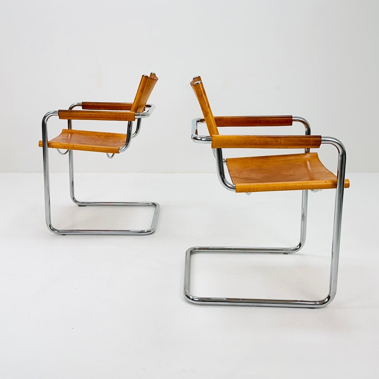 set of 2 Mid century armchairs Matteo Grassi Mg5 leather cantilevered by Mart Stam italy 1980s
