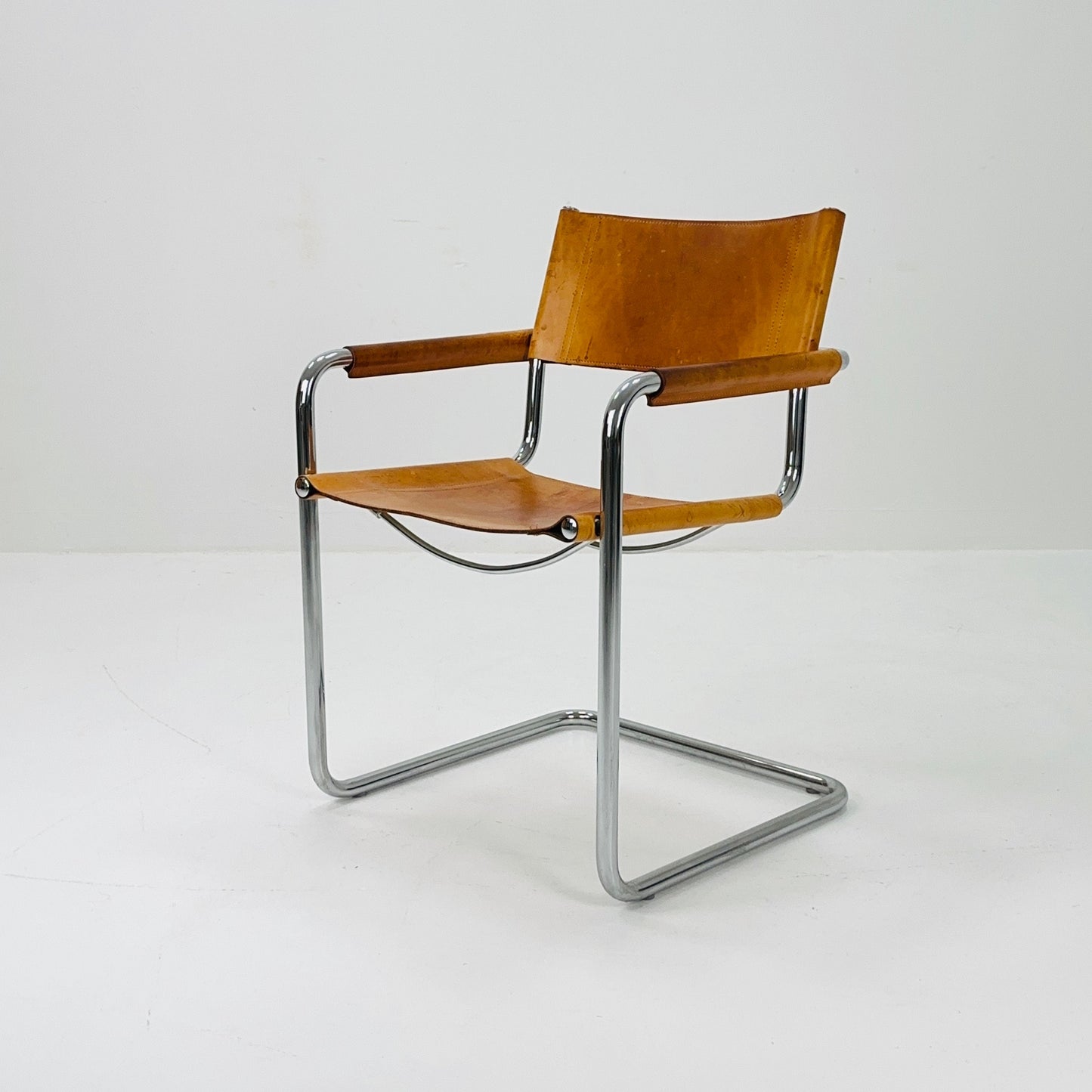 set of 2 Mid century armchairs Matteo Grassi Mg5 leather cantilevered by Mart Stam italy 1980s