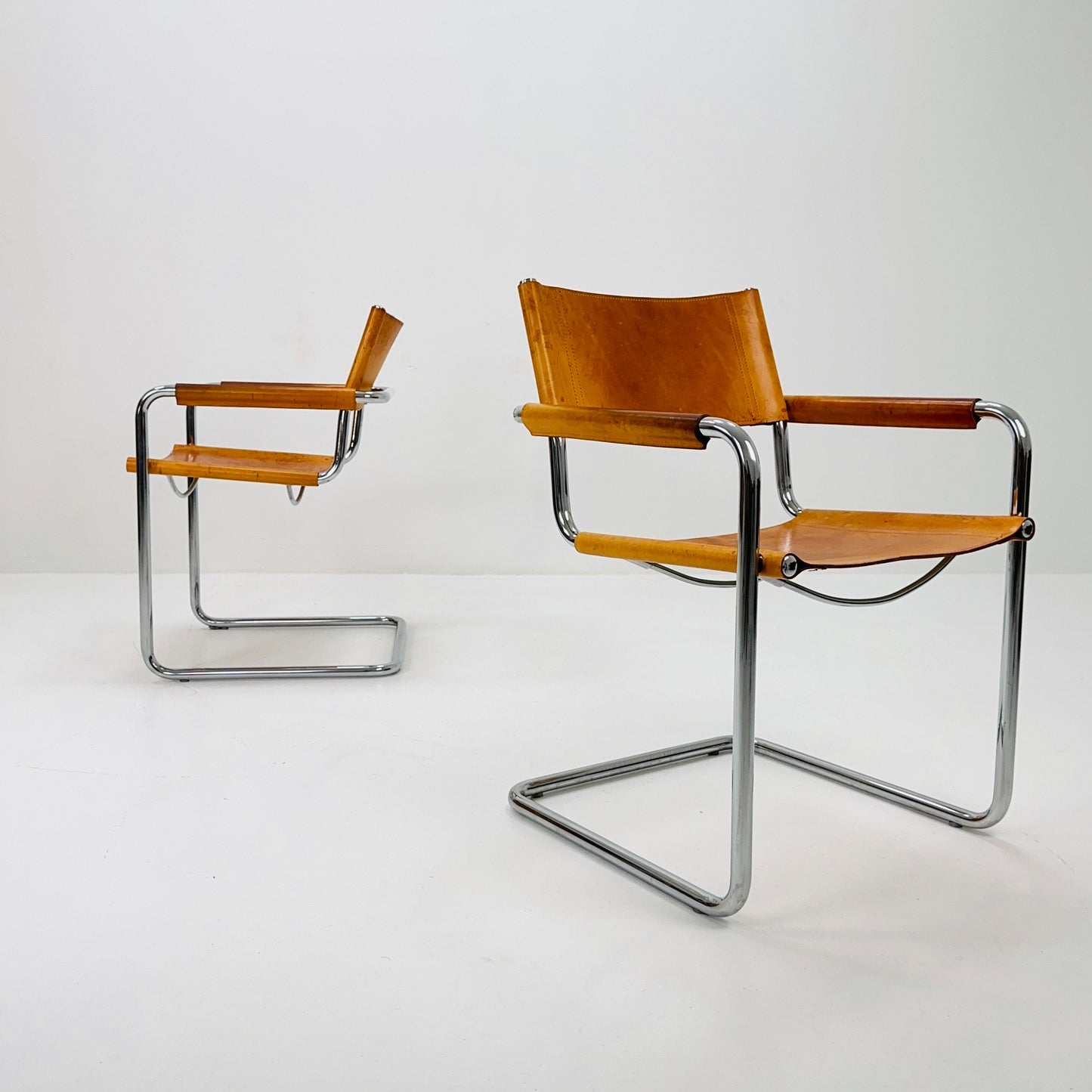 set of 2 Mid century armchairs Matteo Grassi Mg5 leather cantilevered by Mart Stam italy 1980s