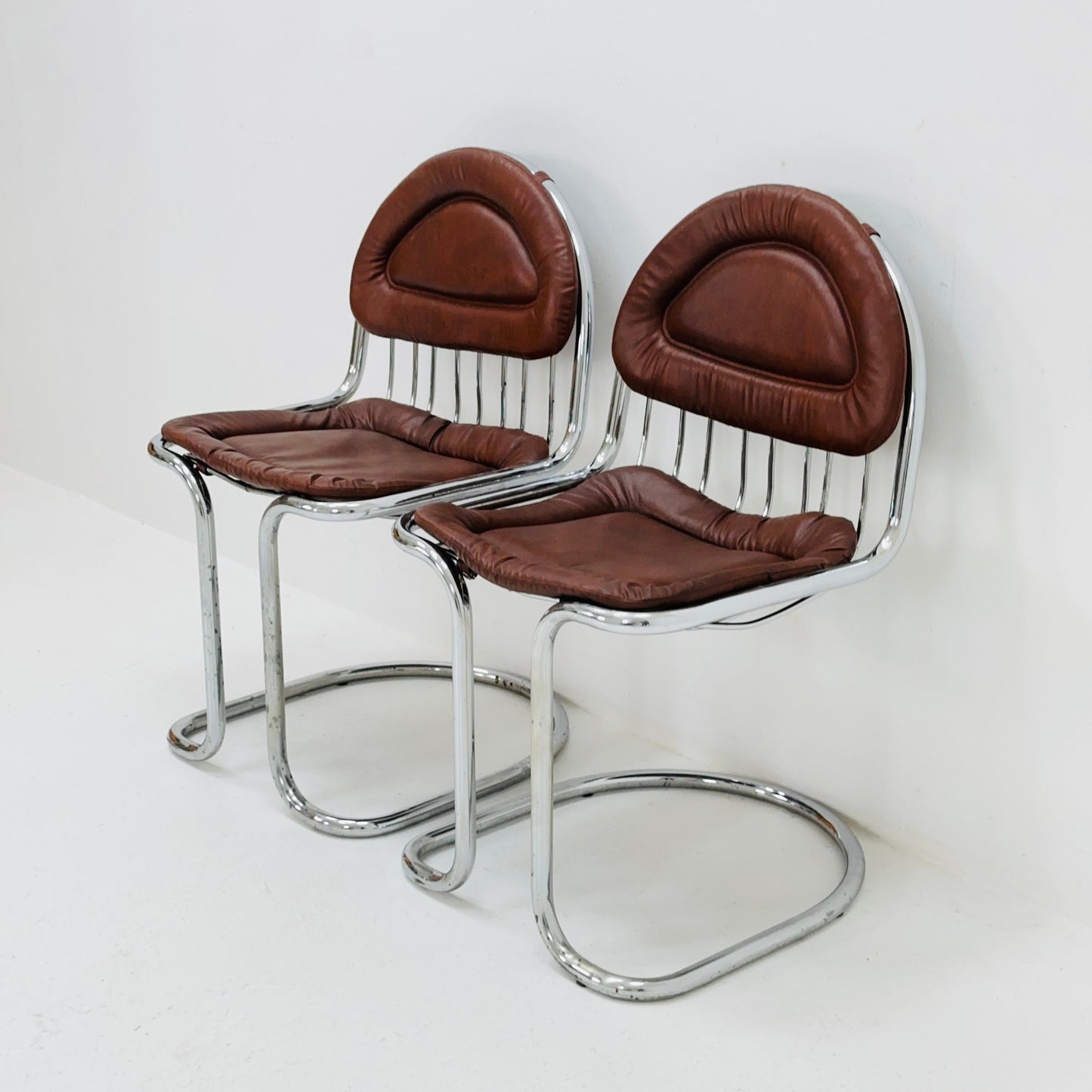 1 of 4 Mid century tubular Chrome and Leather Cantilever Dining Chairs, 1970s