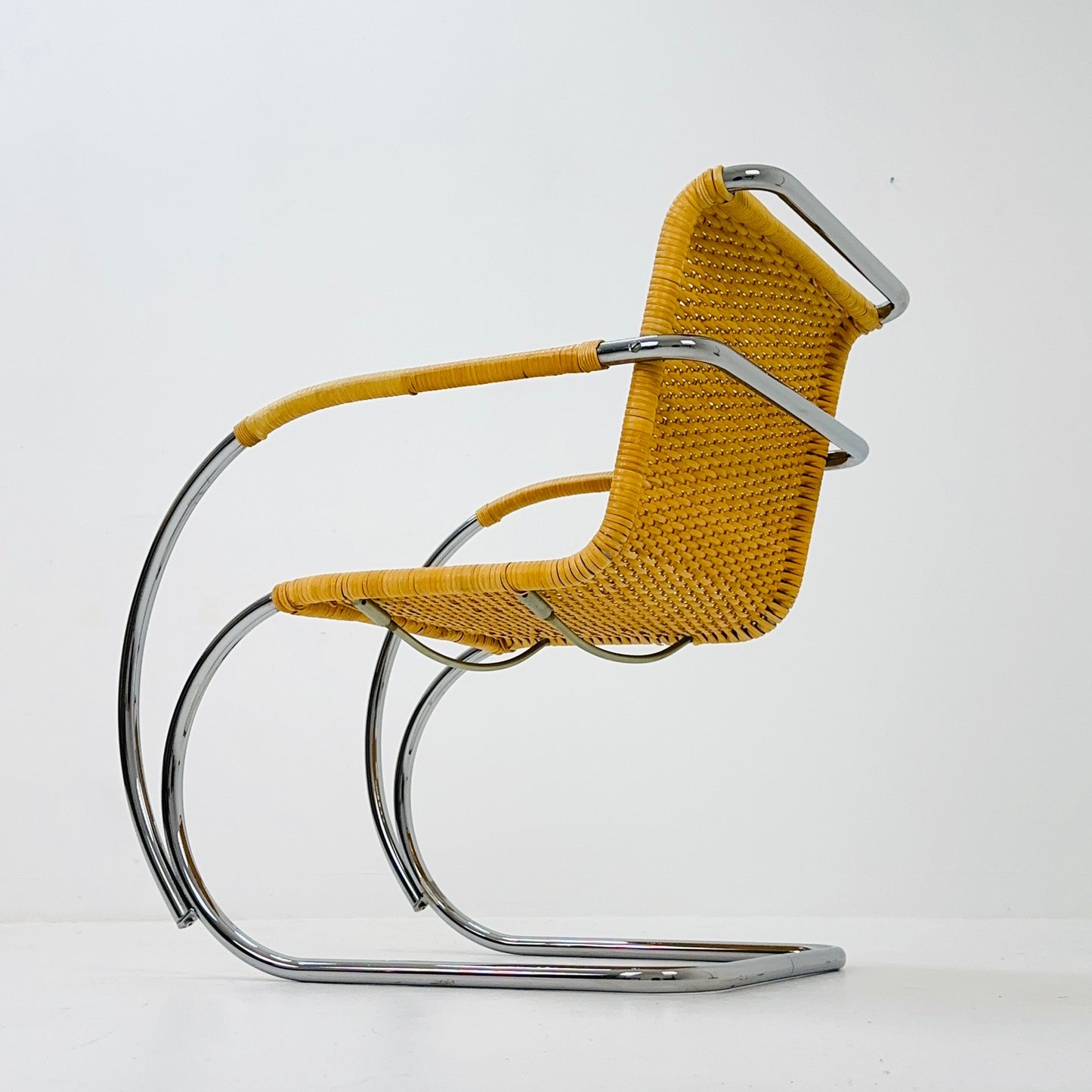Mid century Bauhaus MR20 Rattan Lounge Chair S533 by Ludwig Mies van der Rohe for Thonet 1960s