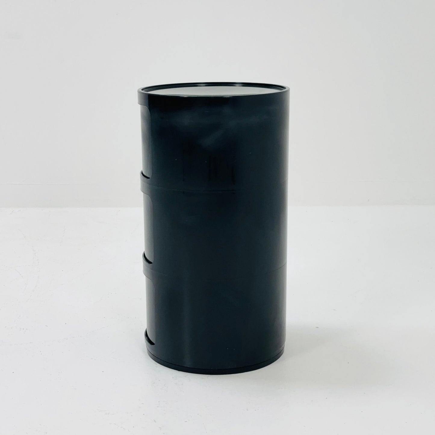 Space age 3 tier Componibili Classic round modular storage unit designed by Anna Castelli Ferrieri for Kartell in 1970s