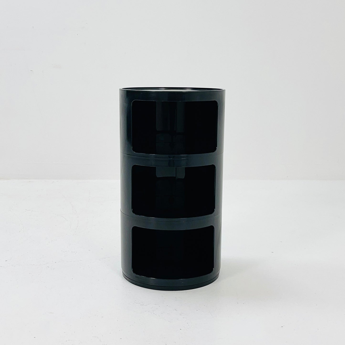 Space age 3 tier Componibili Classic round modular storage unit designed by Anna Castelli Ferrieri for Kartell in 1970s