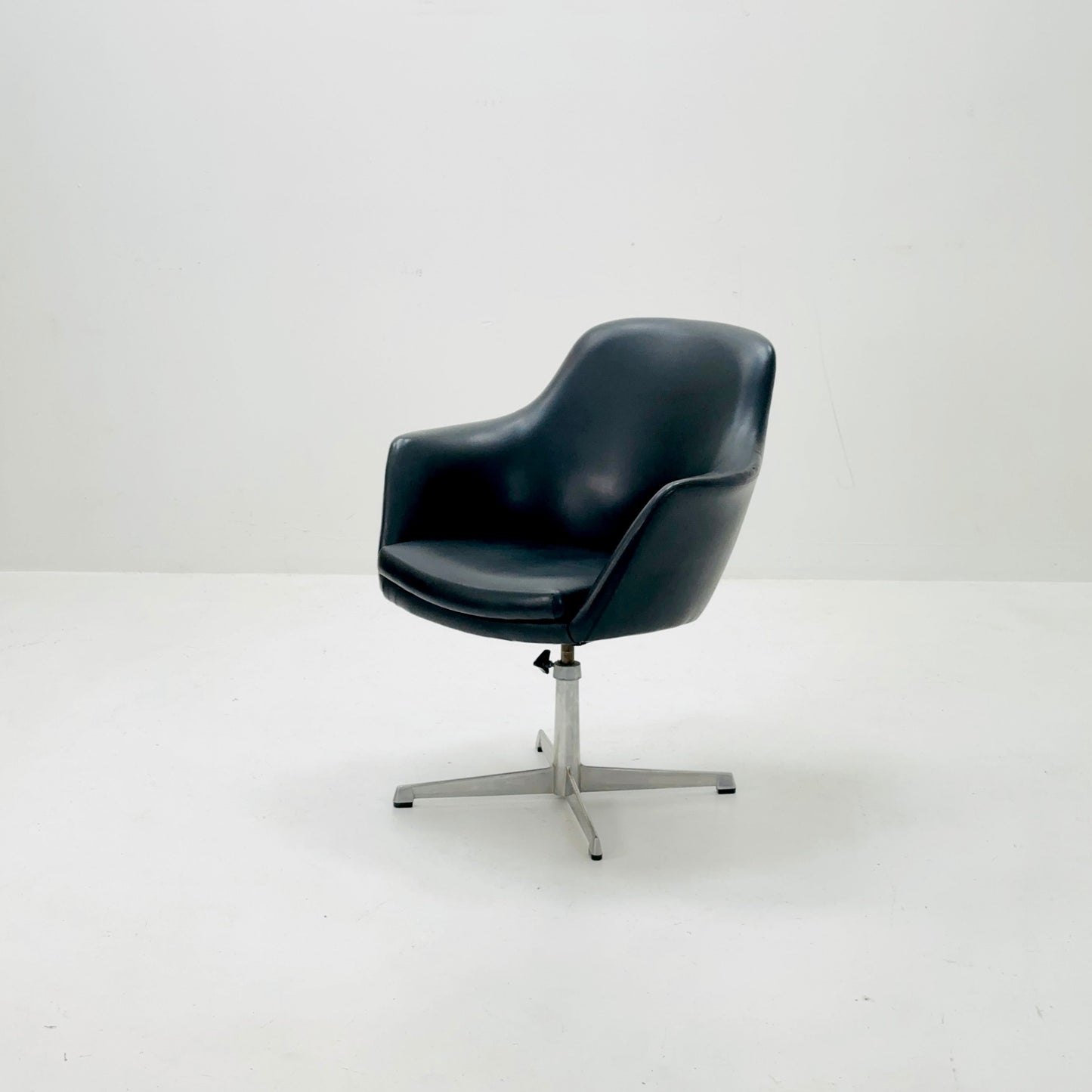 Mid century Olli Mannermaa black Leather Kilta armchair by Eugen Schmidt & Cassina Martela 1970s