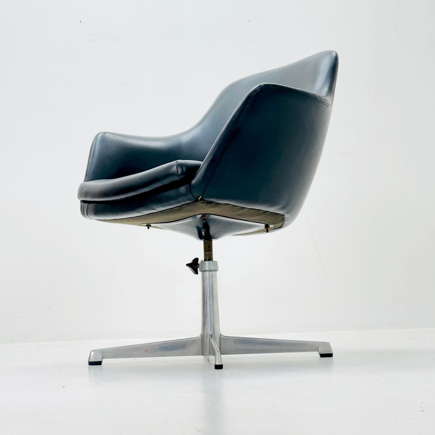 Mid century Olli Mannermaa black Leather Kilta armchair by Eugen Schmidt & Cassina Martela 1970s