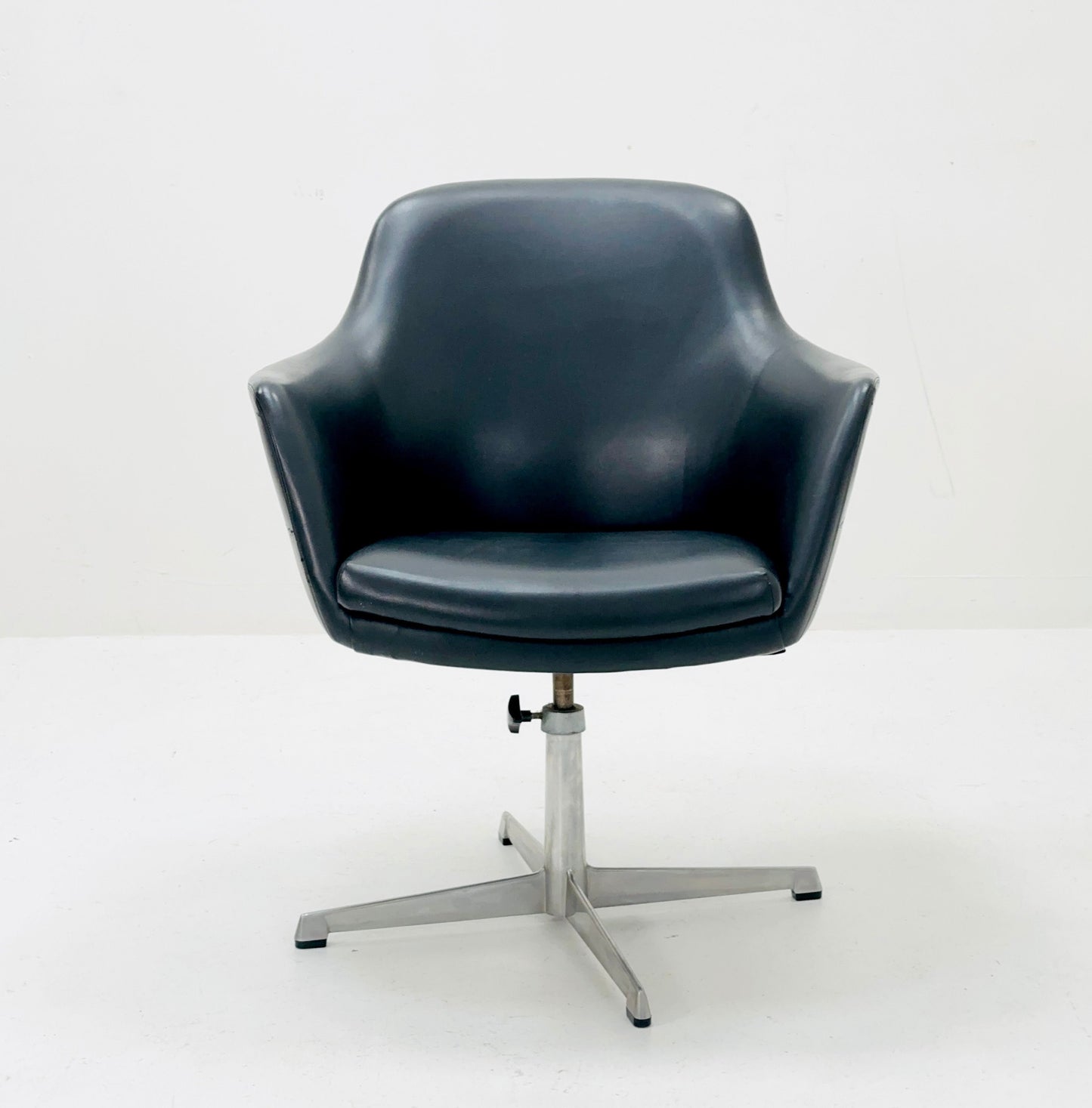 Mid century Olli Mannermaa black Leather Kilta armchair by Eugen Schmidt & Cassina Martela 1970s