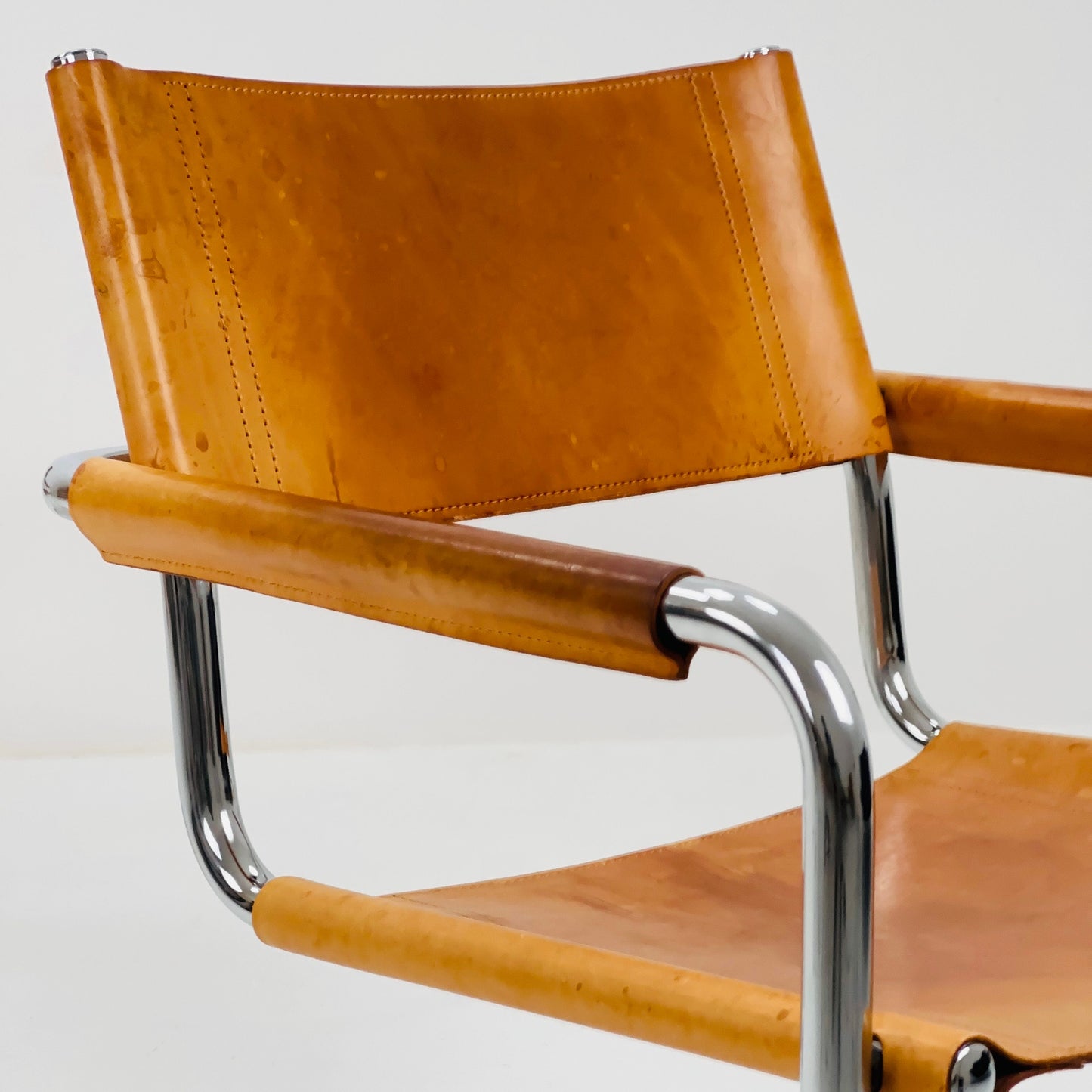 set of 2 Mid century armchairs Matteo Grassi Mg5 leather cantilevered by Mart Stam italy 1980s