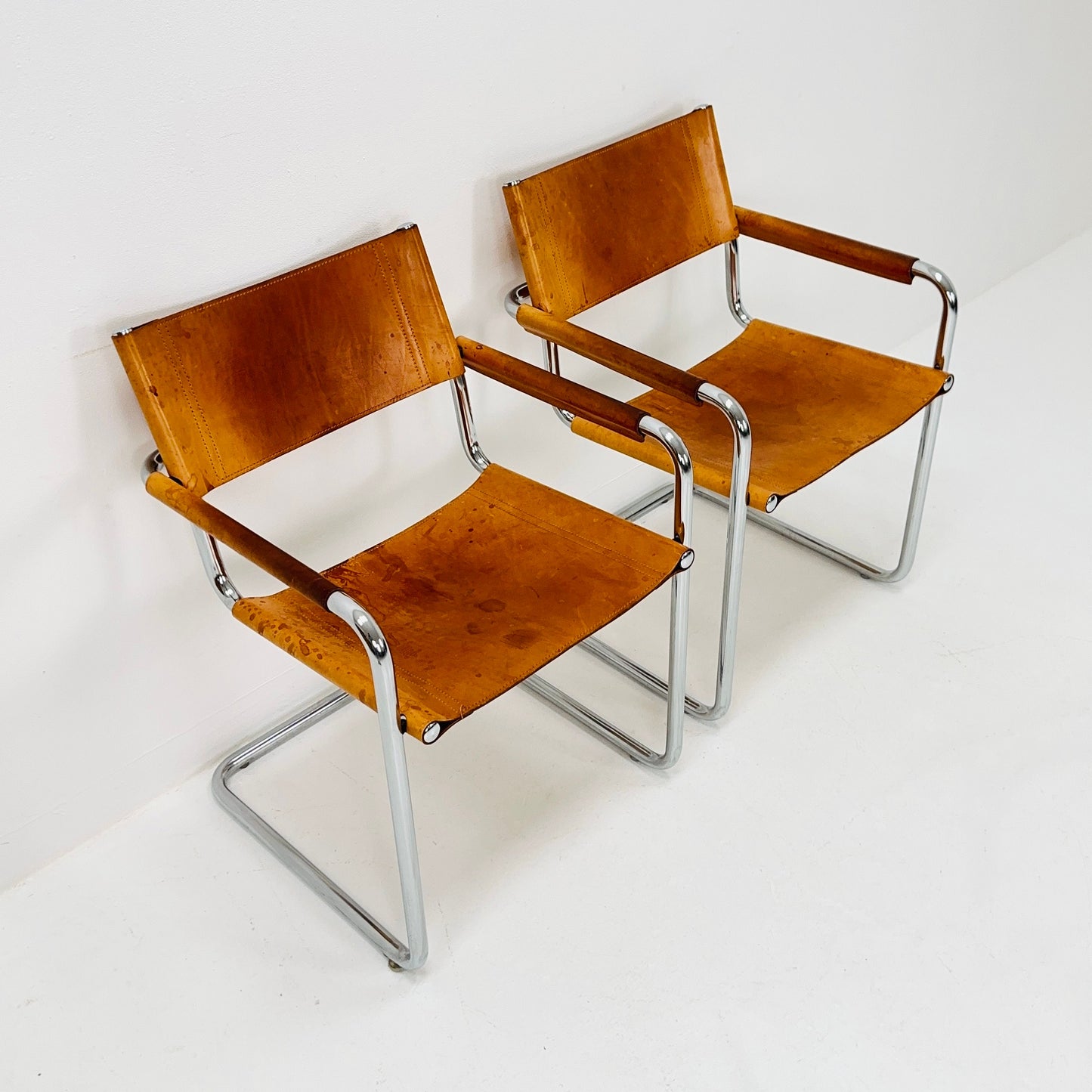 set of 2 Mid century armchairs Matteo Grassi Mg5 leather cantilevered by Mart Stam italy 1980s