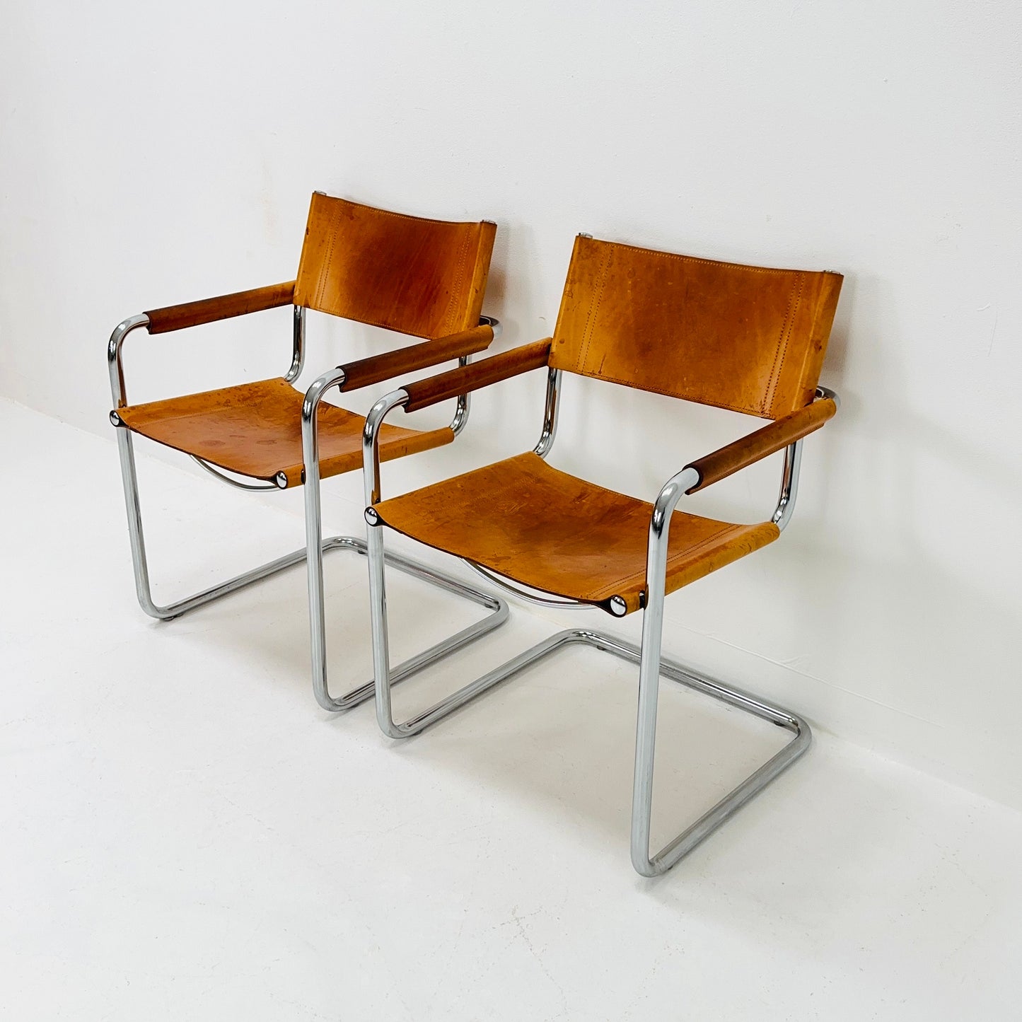 set of 2 Mid century armchairs Matteo Grassi Mg5 leather cantilevered by Mart Stam italy 1980s