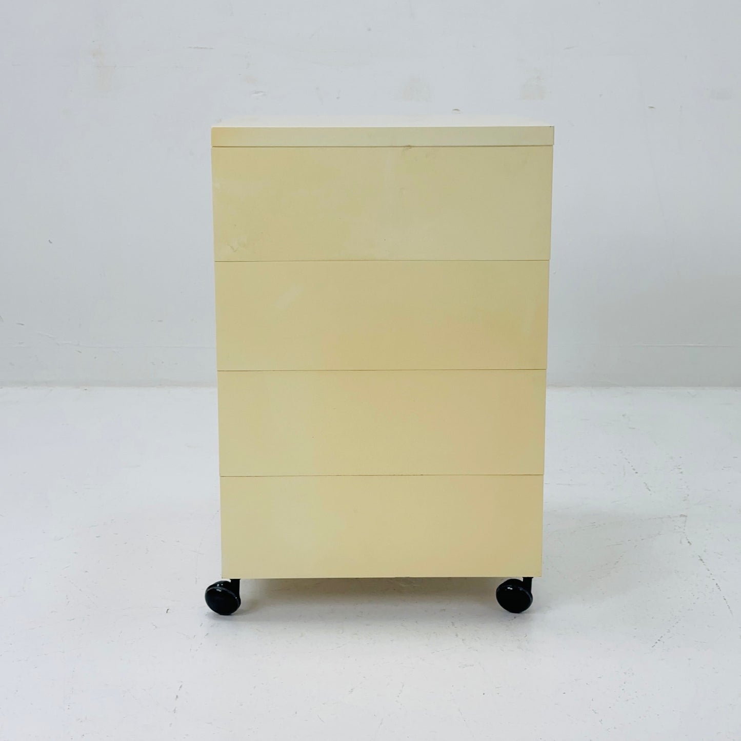 Space age Chest of drawers on wheels model 4601 by Simon Fussell for Kartell, Italy 1970s
