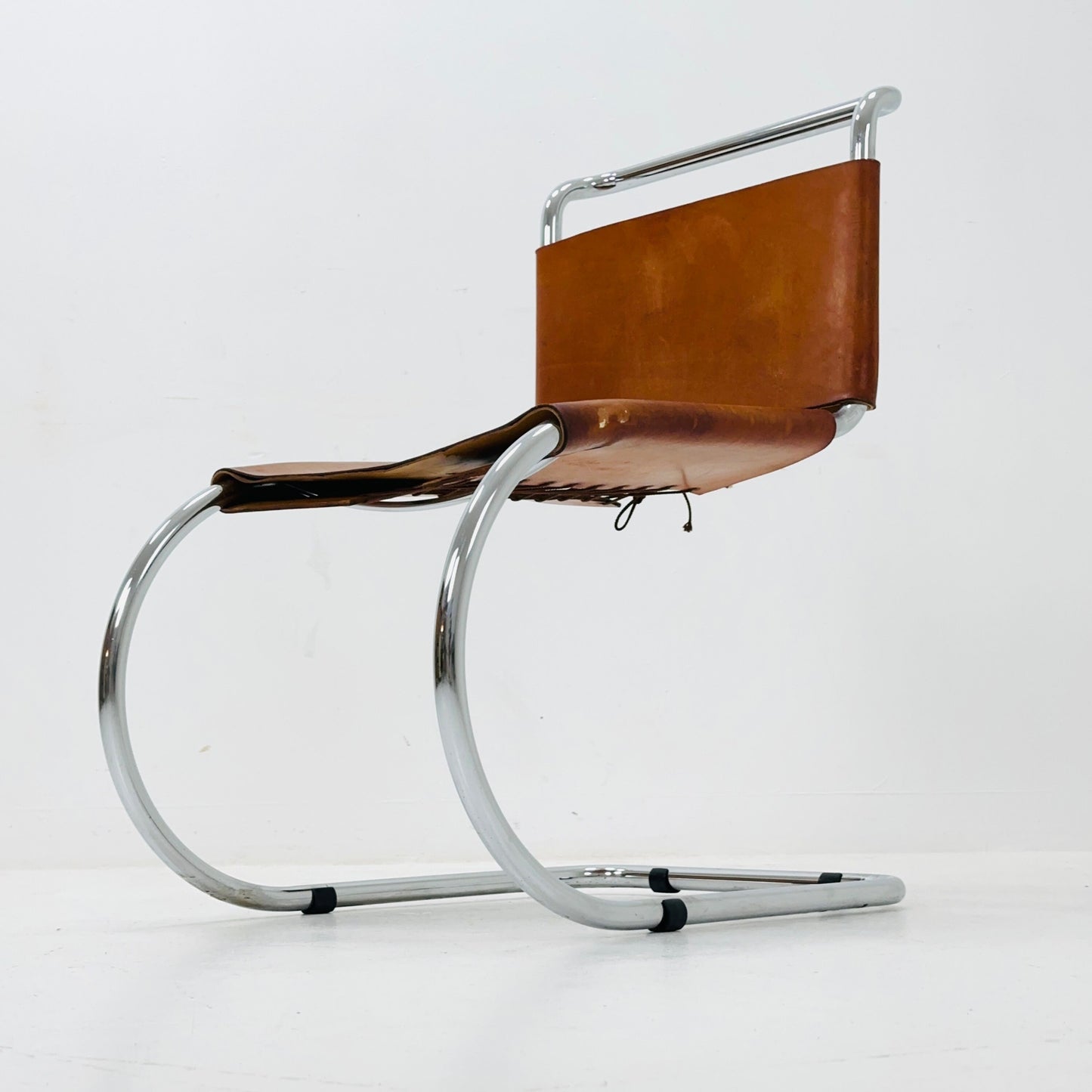 Mid century “Mr10” cantilever chair in cognac Color by Mies Van Der Rohe for Knoll International, 1960s
