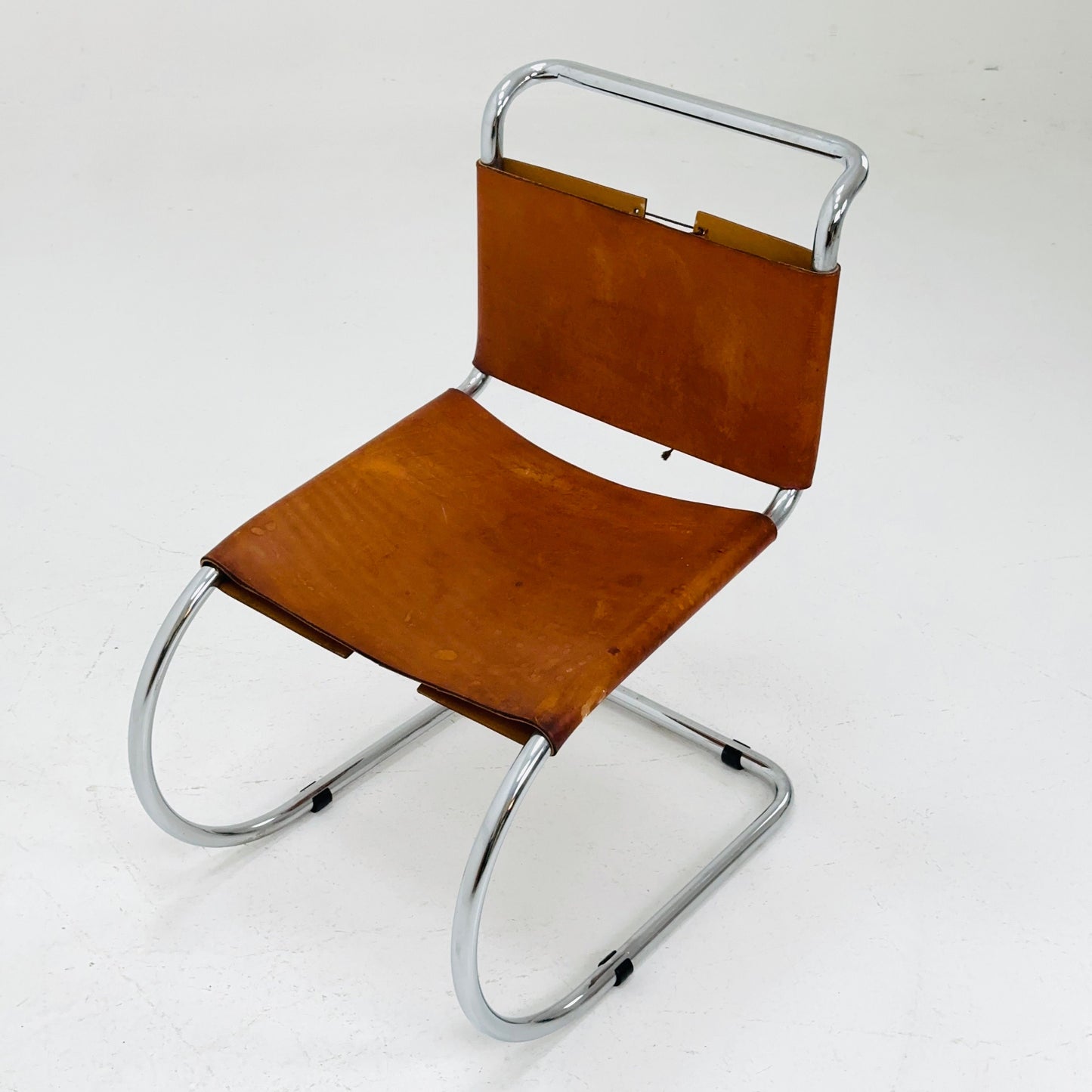 Mid century “Mr10” cantilever chair in cognac Color by Mies Van Der Rohe for Knoll International, 1960s