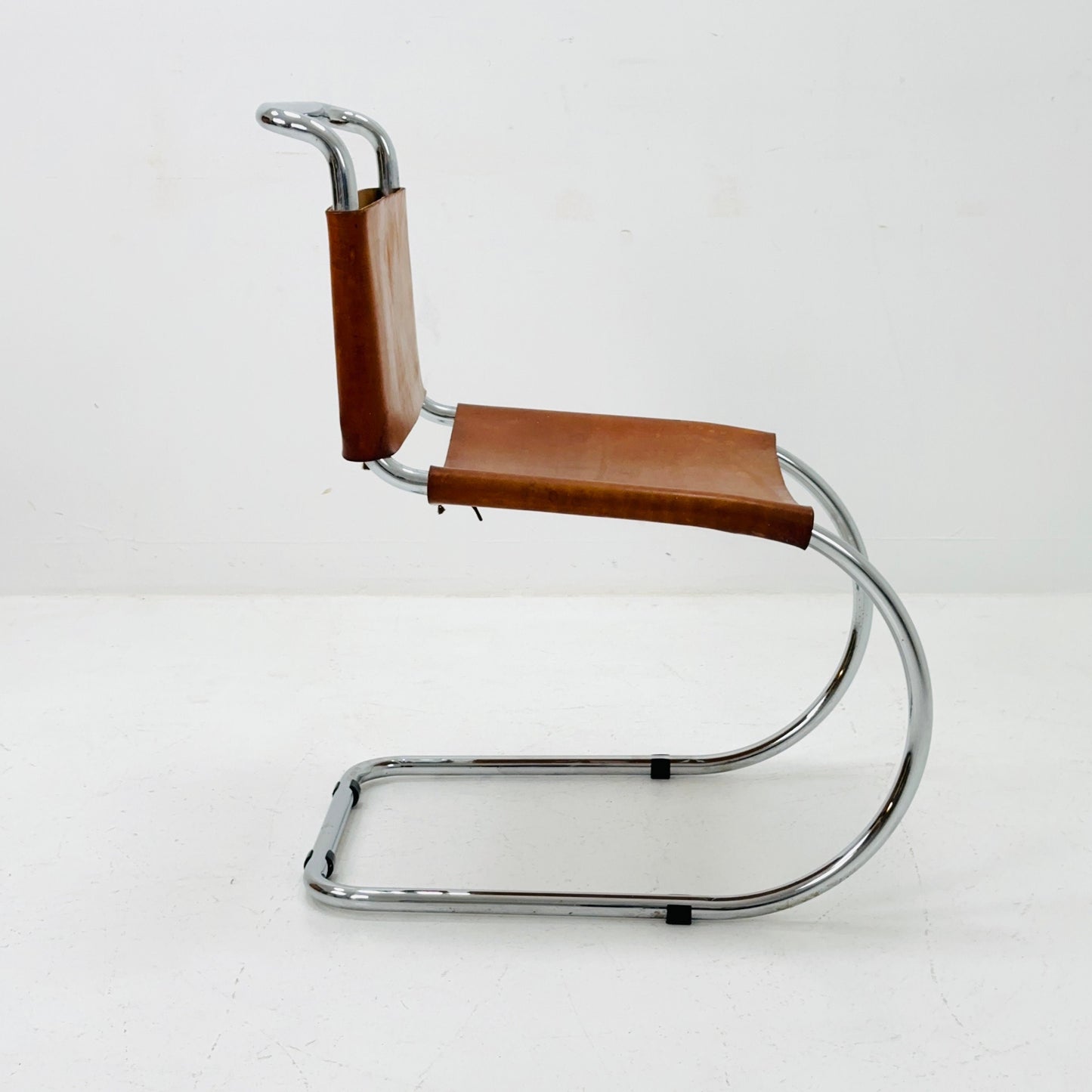 Mid century “Mr10” cantilever chair in cognac Color by Mies Van Der Rohe for Knoll International, 1960s